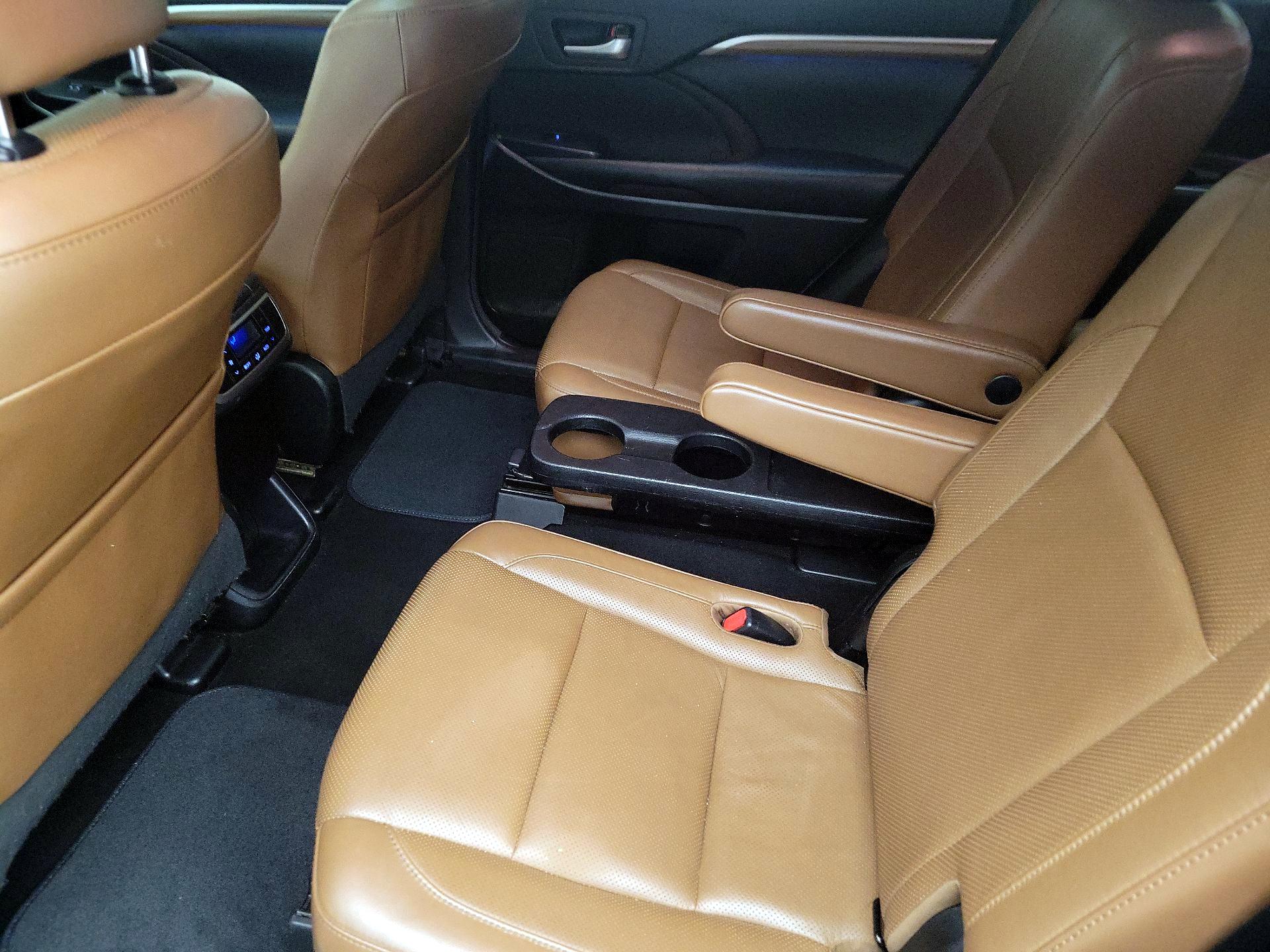 Thumbnail: 2018 Toyota Highlander - 20