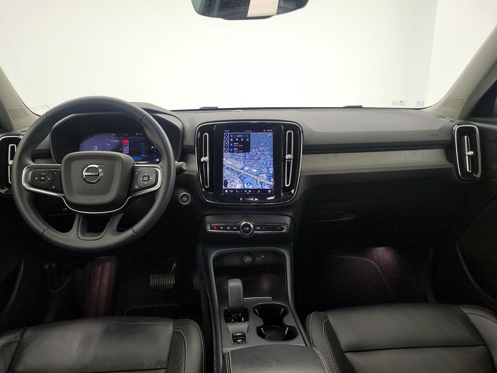 Thumbnail: 2023 Volvo XC40 - 9