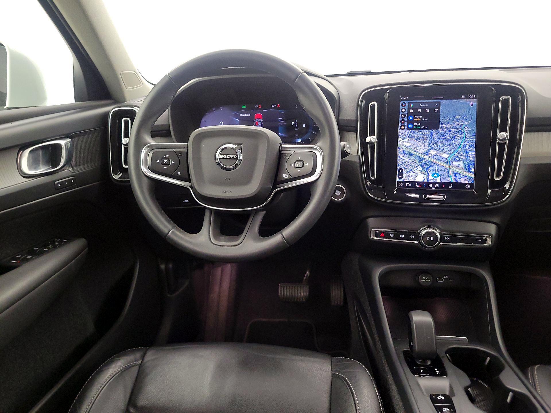 Thumbnail: 2023 Volvo XC40 - 10