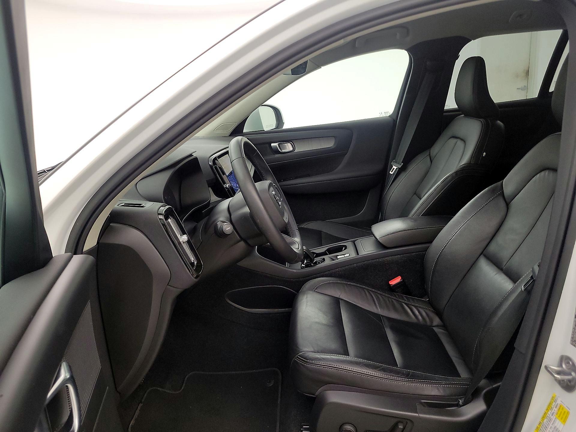 Thumbnail: 2023 Volvo XC40 - 11