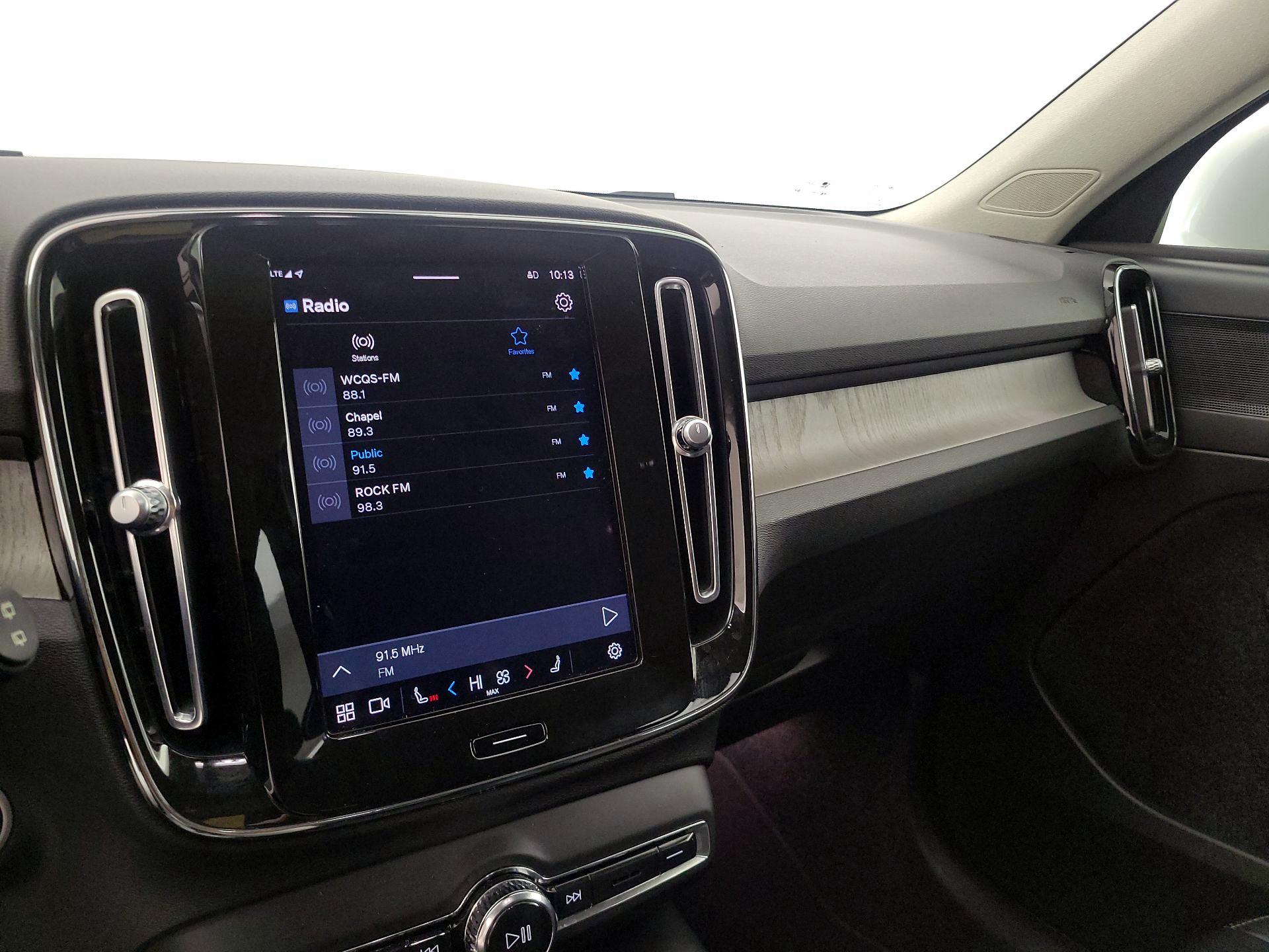 Thumbnail: 2023 Volvo XC40 - 16