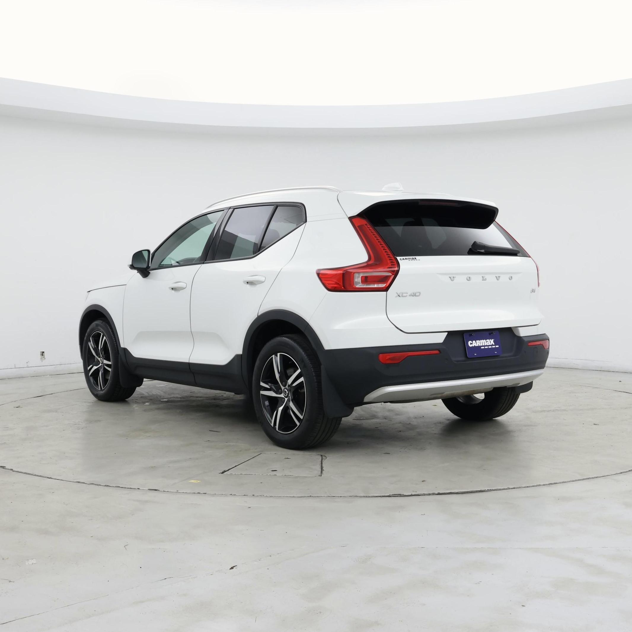 Thumbnail: 2023 Volvo XC40 - 2