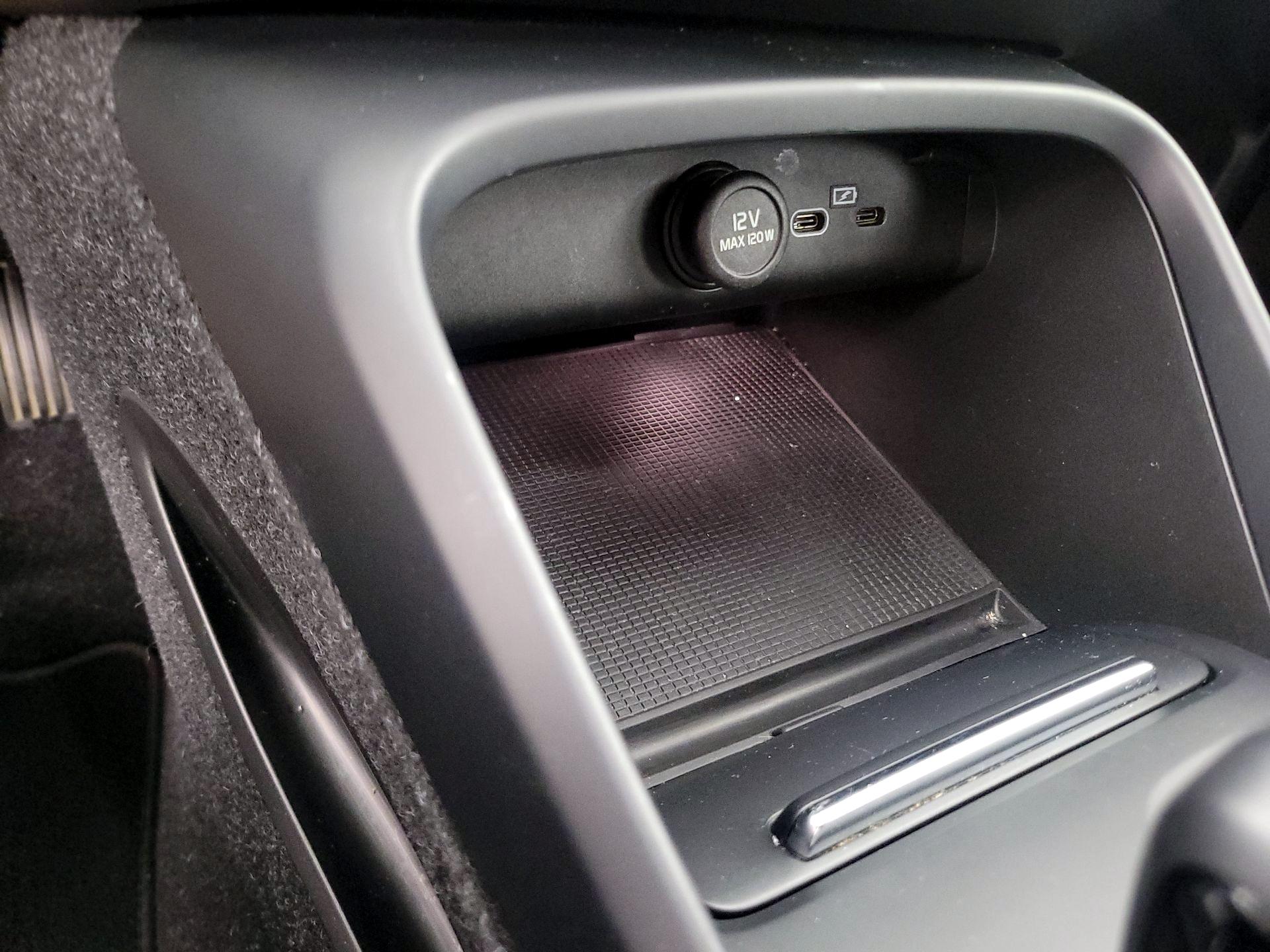 Thumbnail: 2023 Volvo XC40 - 19