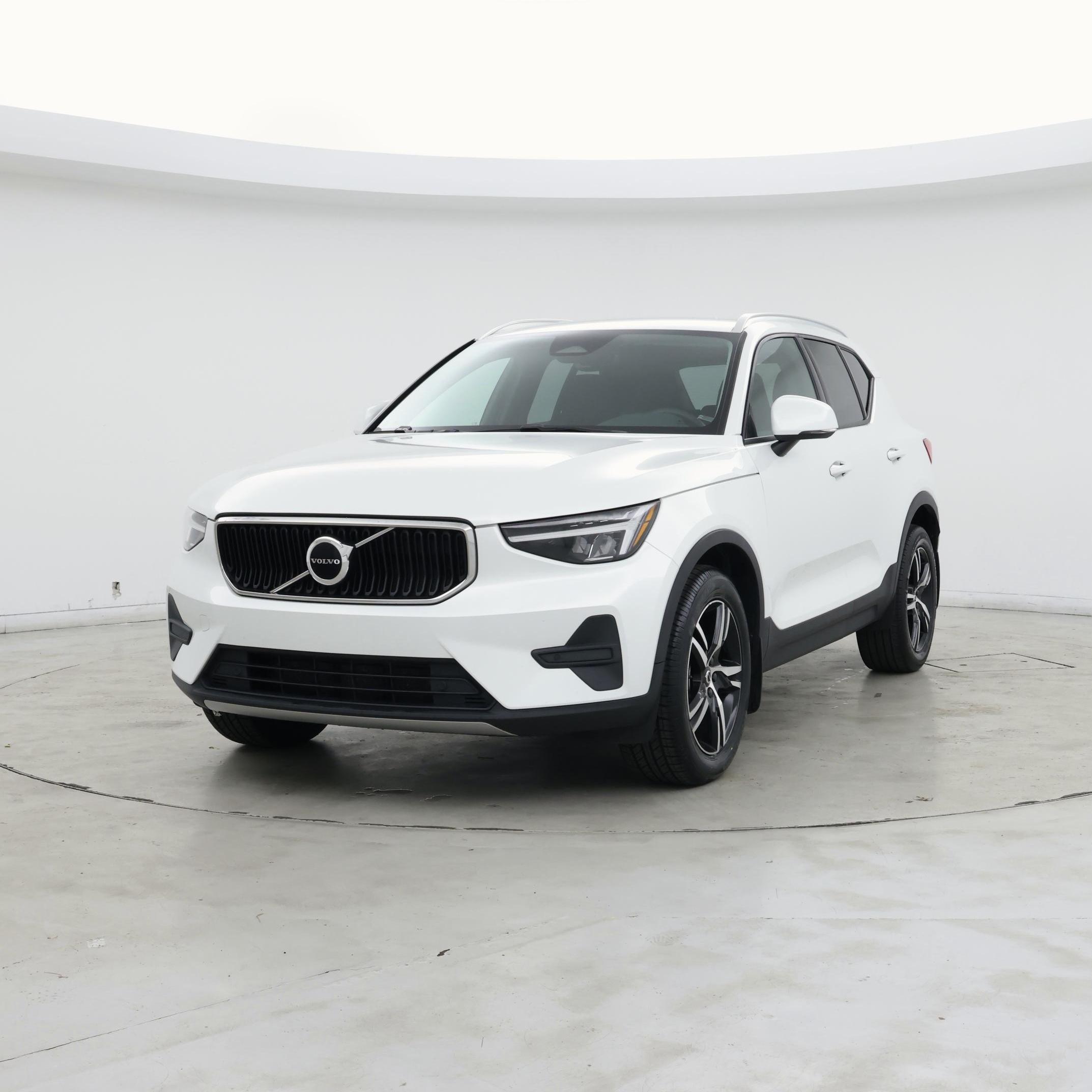 Thumbnail: 2023 Volvo XC40 - 4
