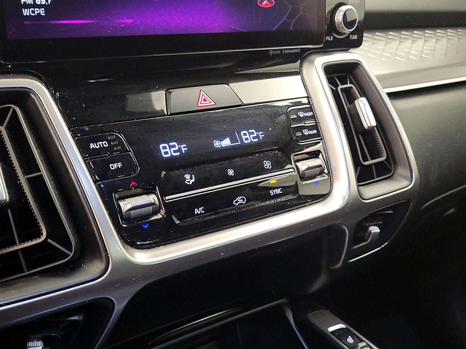 Thumbnail: 2022 Kia Sorento - 16