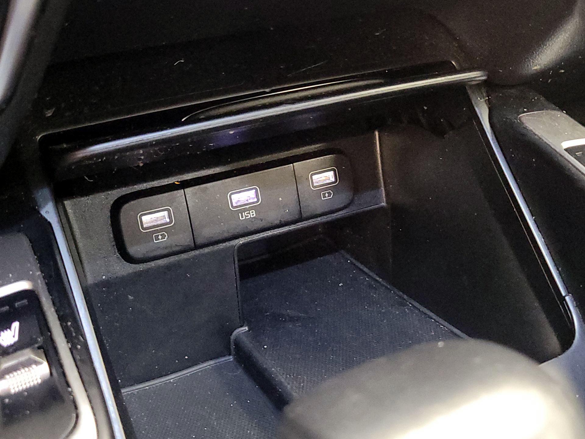 Thumbnail: 2022 Kia Sorento - 18