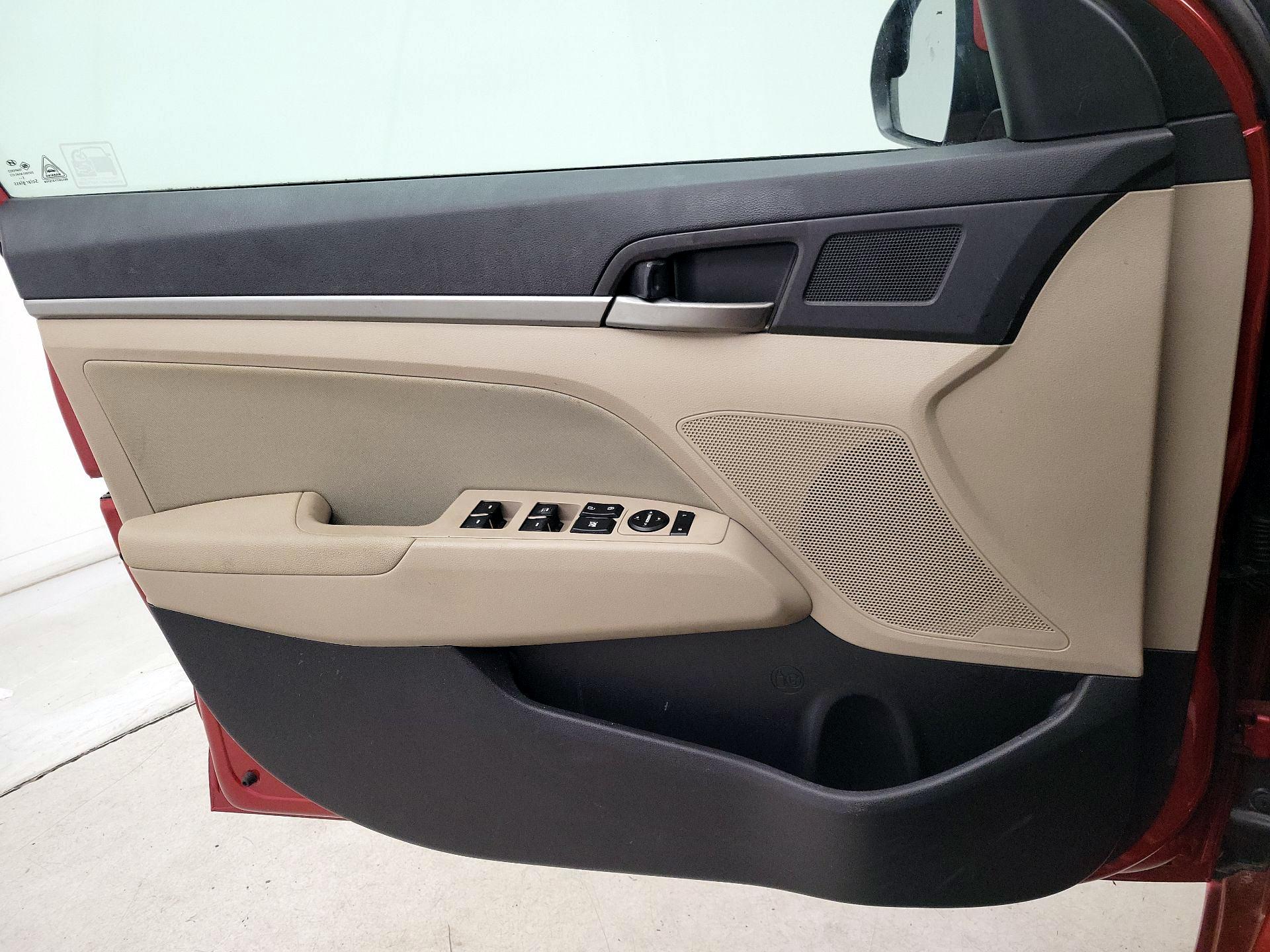 Thumbnail: 2017 Hyundai Elantra - 12