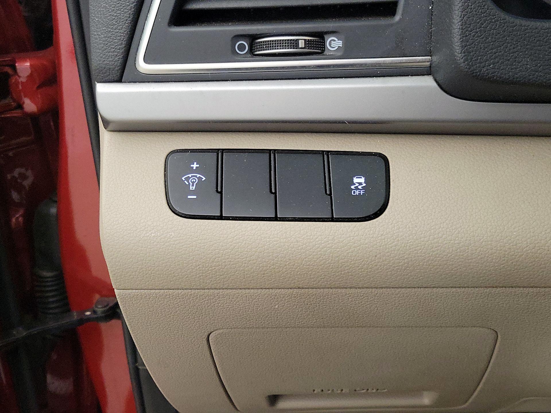 Thumbnail: 2017 Hyundai Elantra - 13