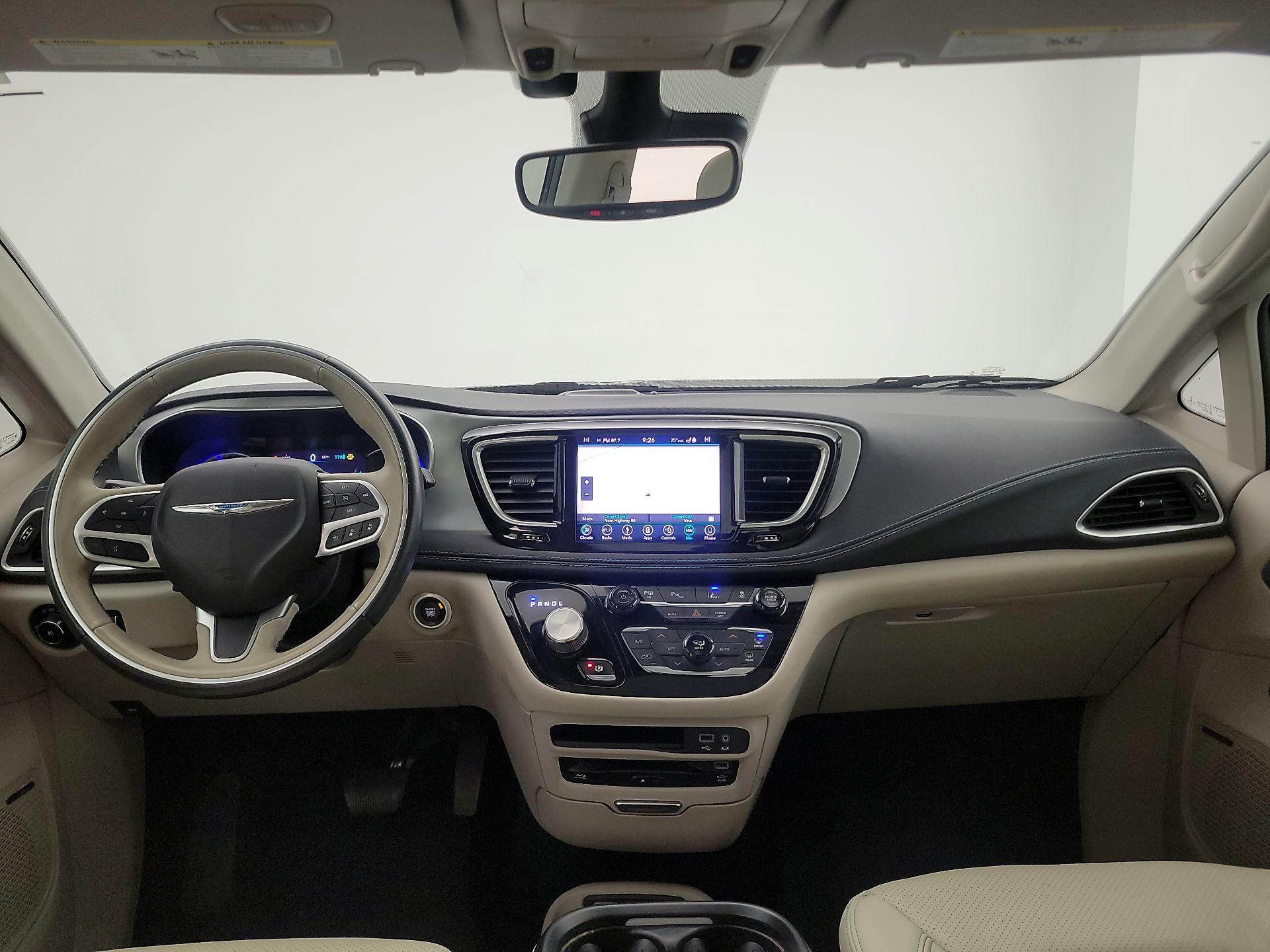 Thumbnail: 2018 Chrysler Pacifica - 9