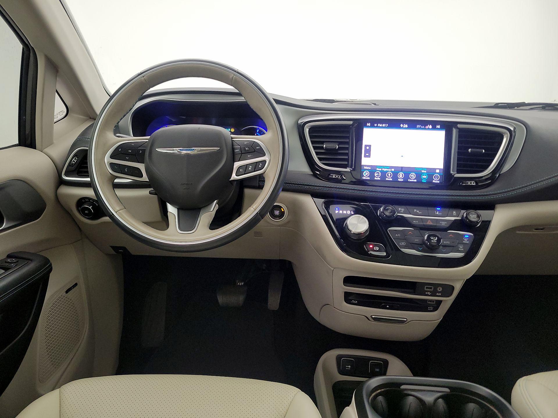 Thumbnail: 2018 Chrysler Pacifica - 10