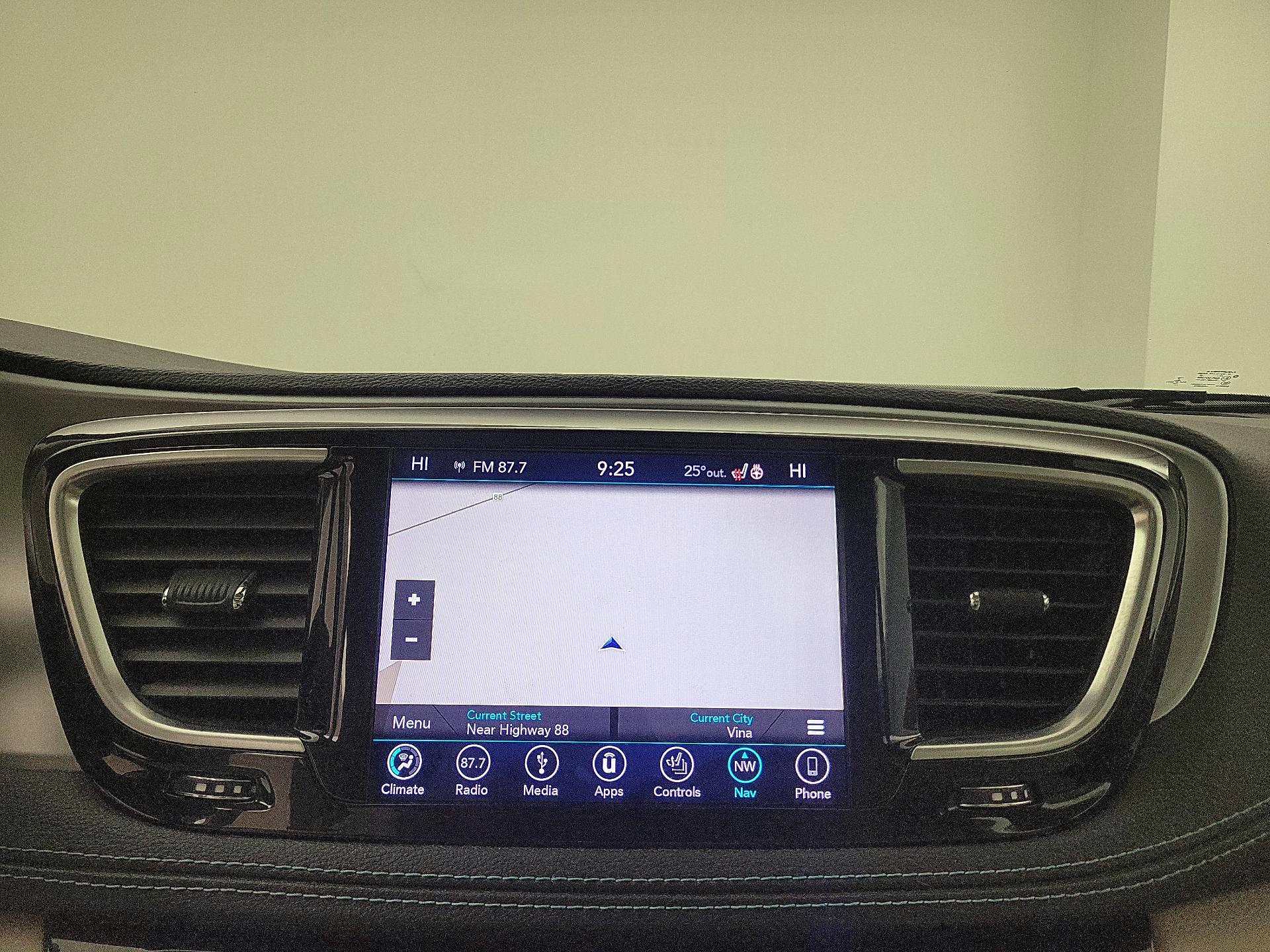 Thumbnail: 2018 Chrysler Pacifica - 14