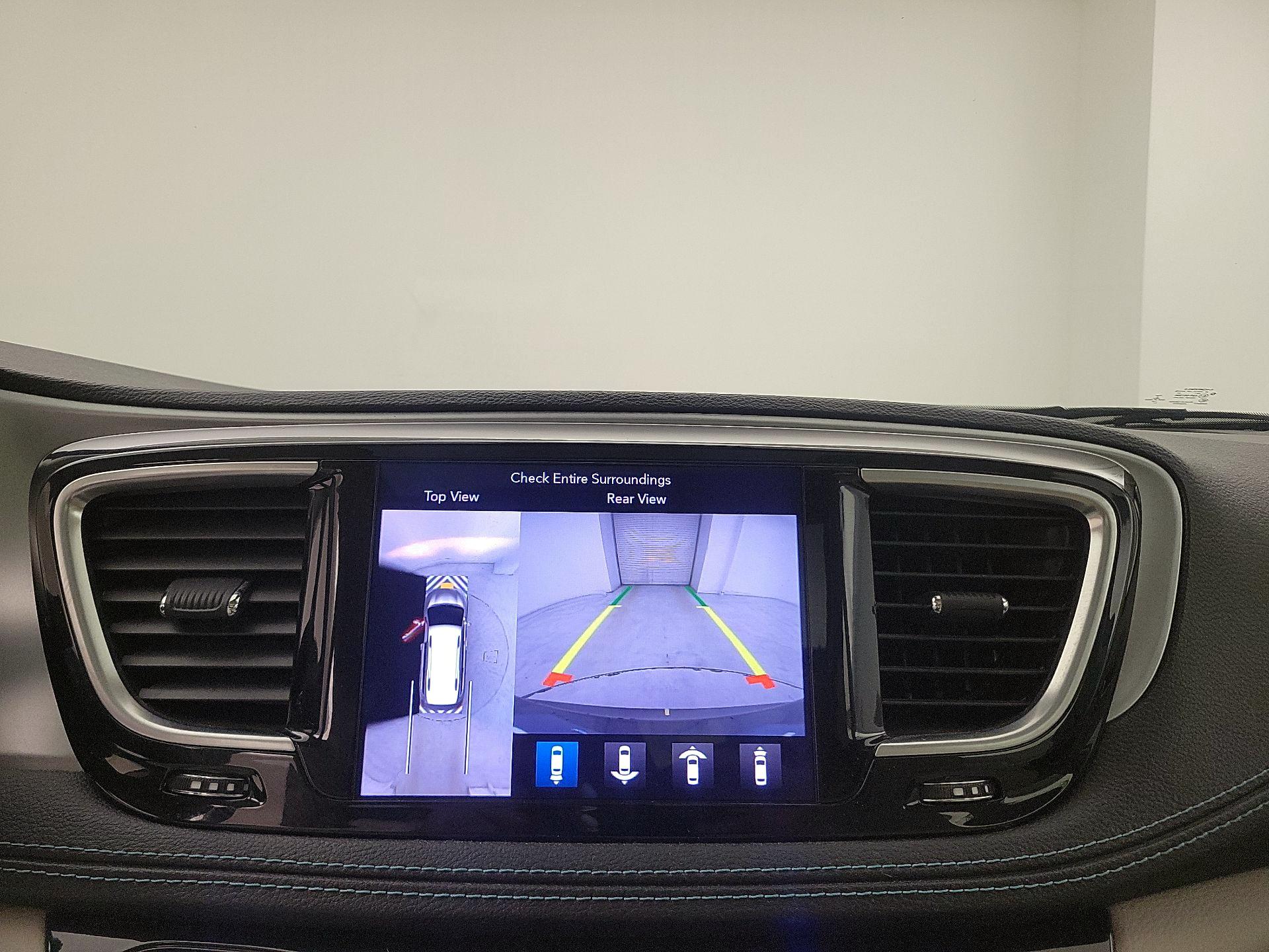 Thumbnail: 2018 Chrysler Pacifica - 15