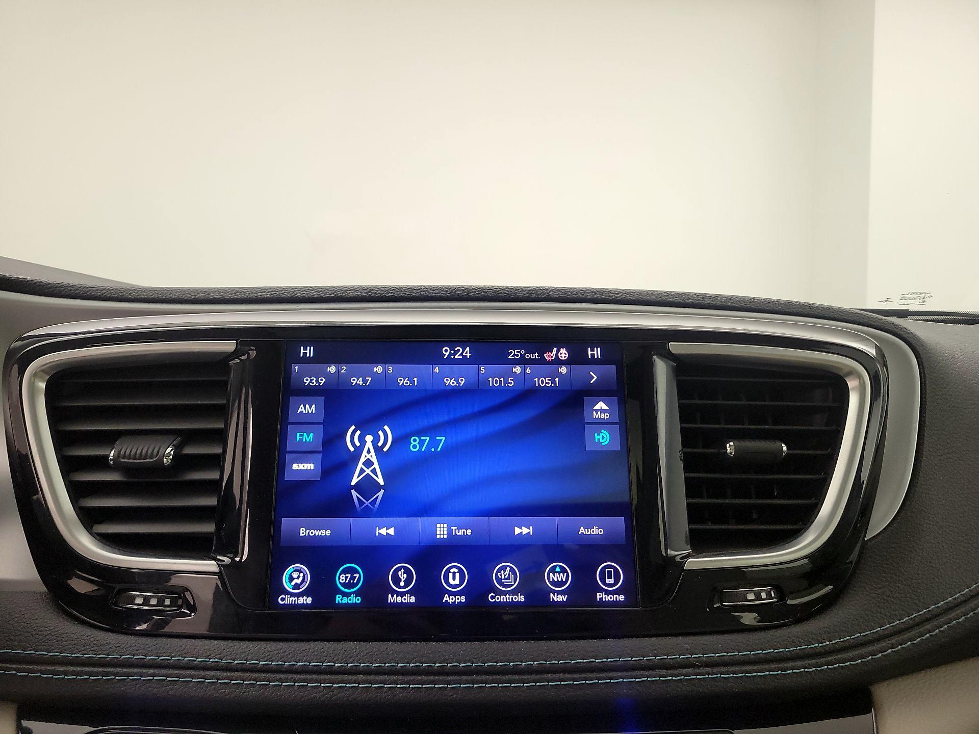 Thumbnail: 2018 Chrysler Pacifica - 16