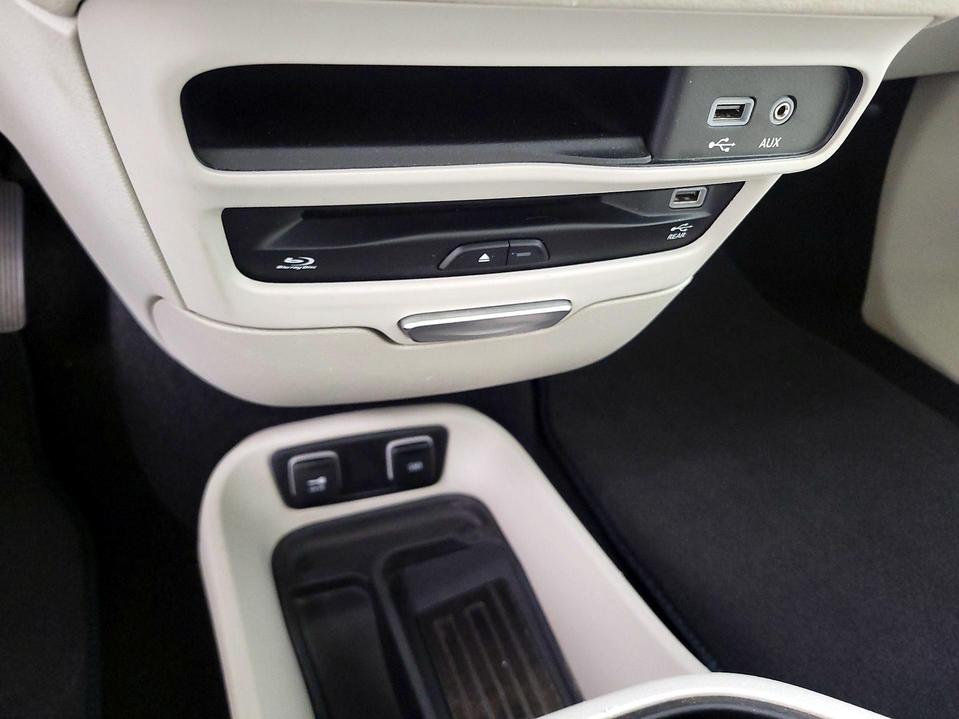 Thumbnail: 2018 Chrysler Pacifica - 19