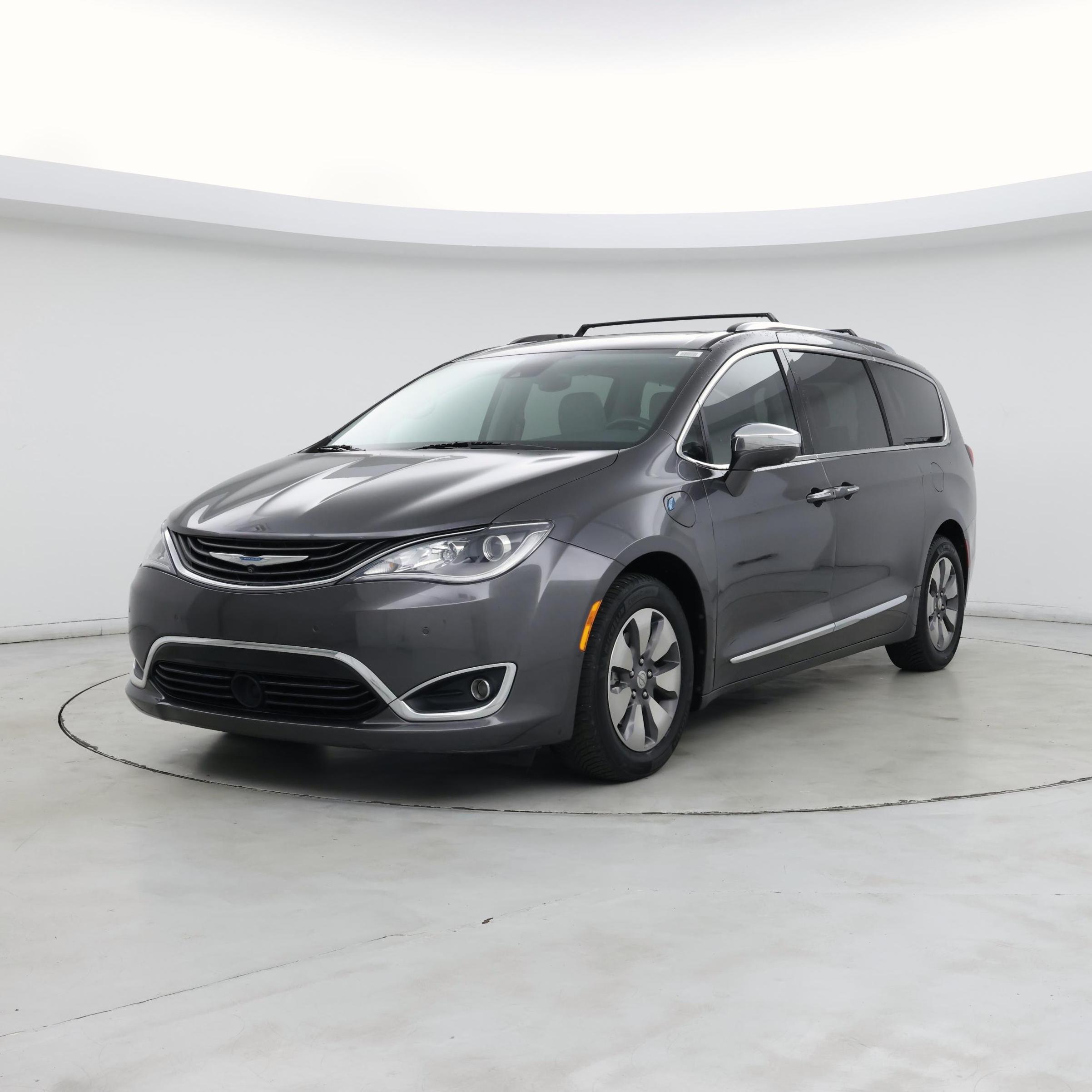 Thumbnail: 2018 Chrysler Pacifica - 4
