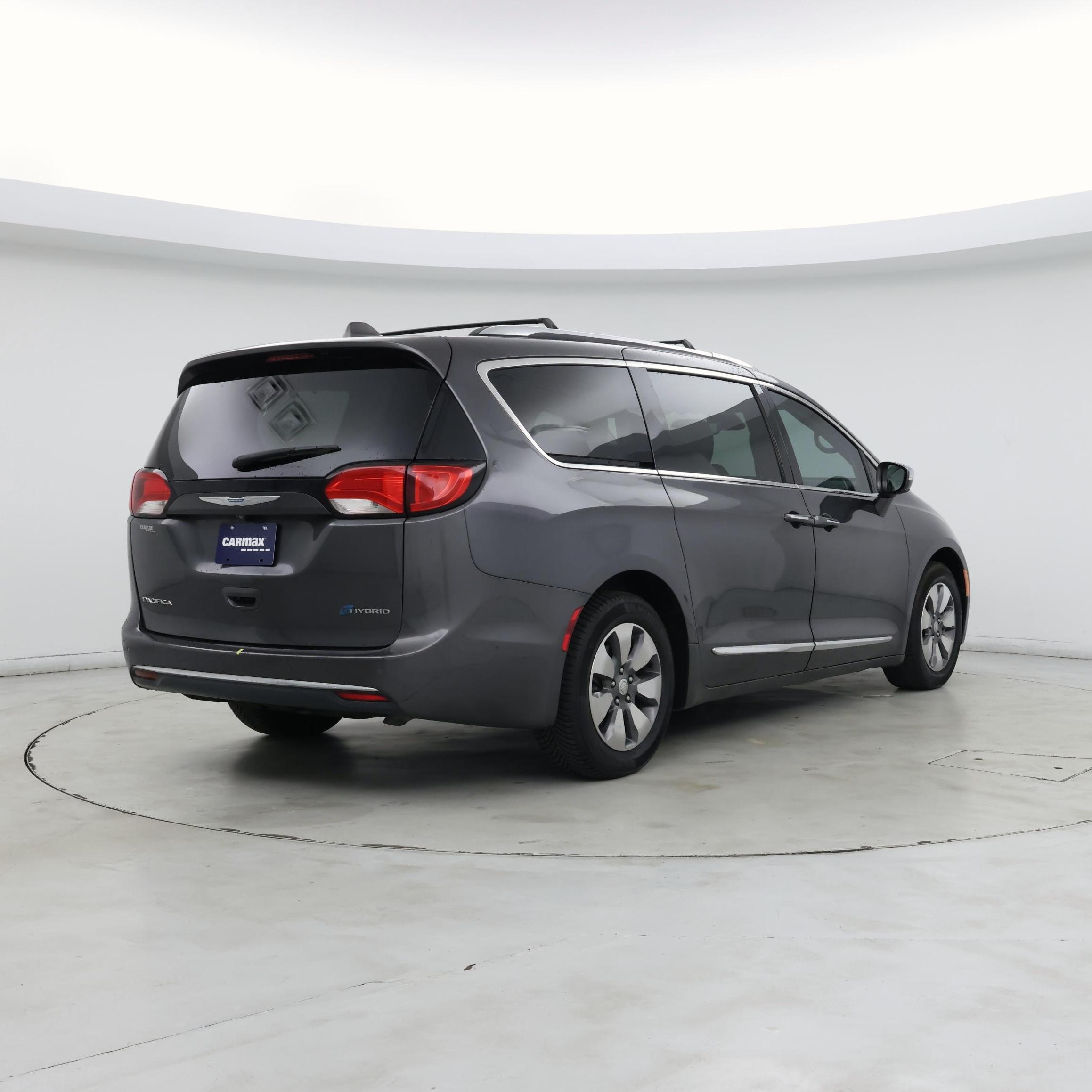 Thumbnail: 2018 Chrysler Pacifica - 8