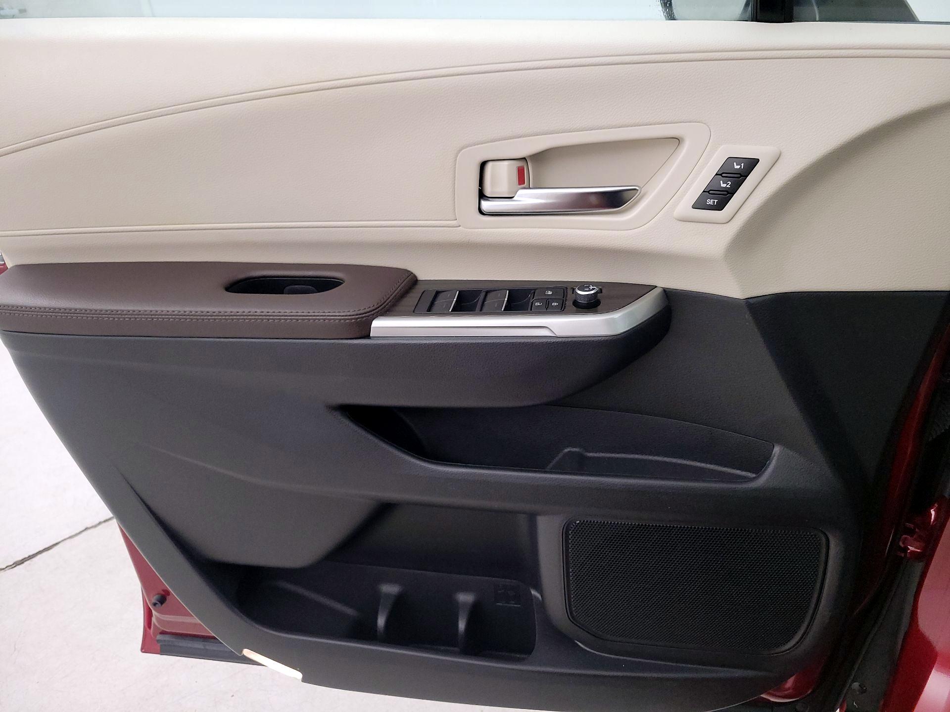 Thumbnail: 2024 Toyota Sienna - 12