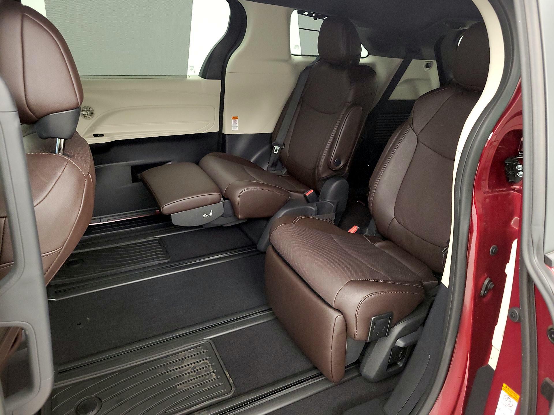 Thumbnail: 2024 Toyota Sienna - 20