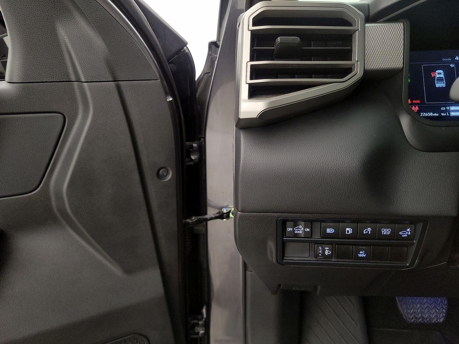 2024 Toyota Tundra Limited - Photo 14