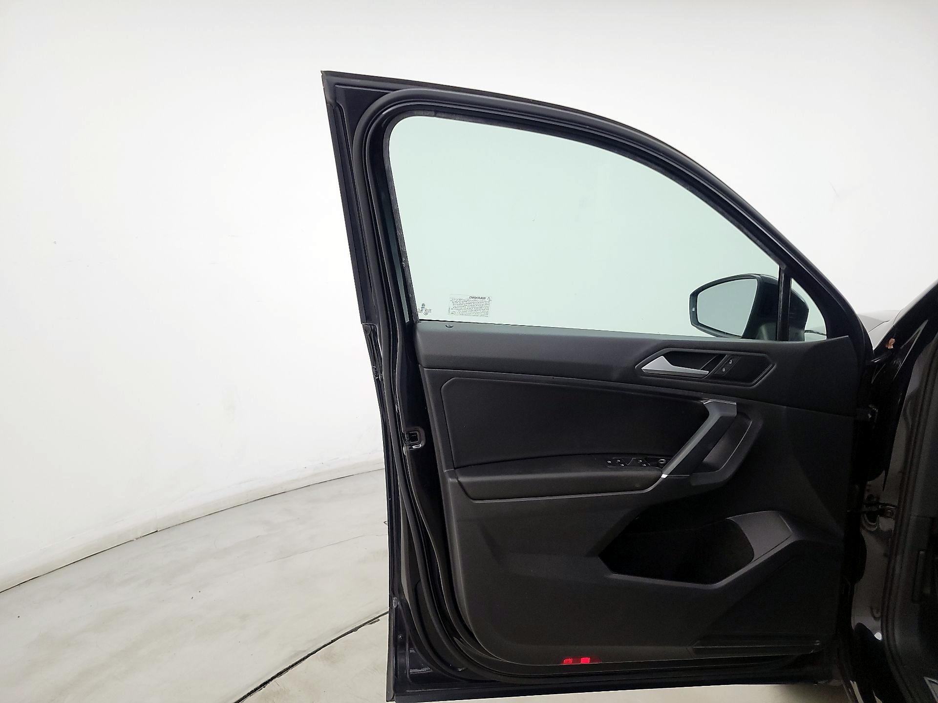 Thumbnail: 2020 Volkswagen Tiguan - 12