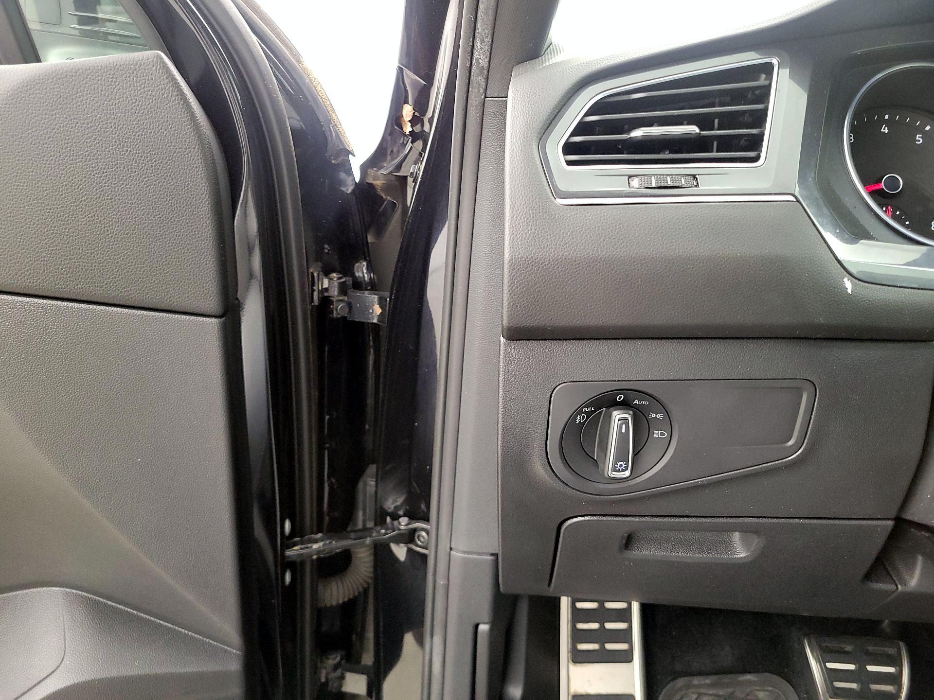 Thumbnail: 2020 Volkswagen Tiguan - 13