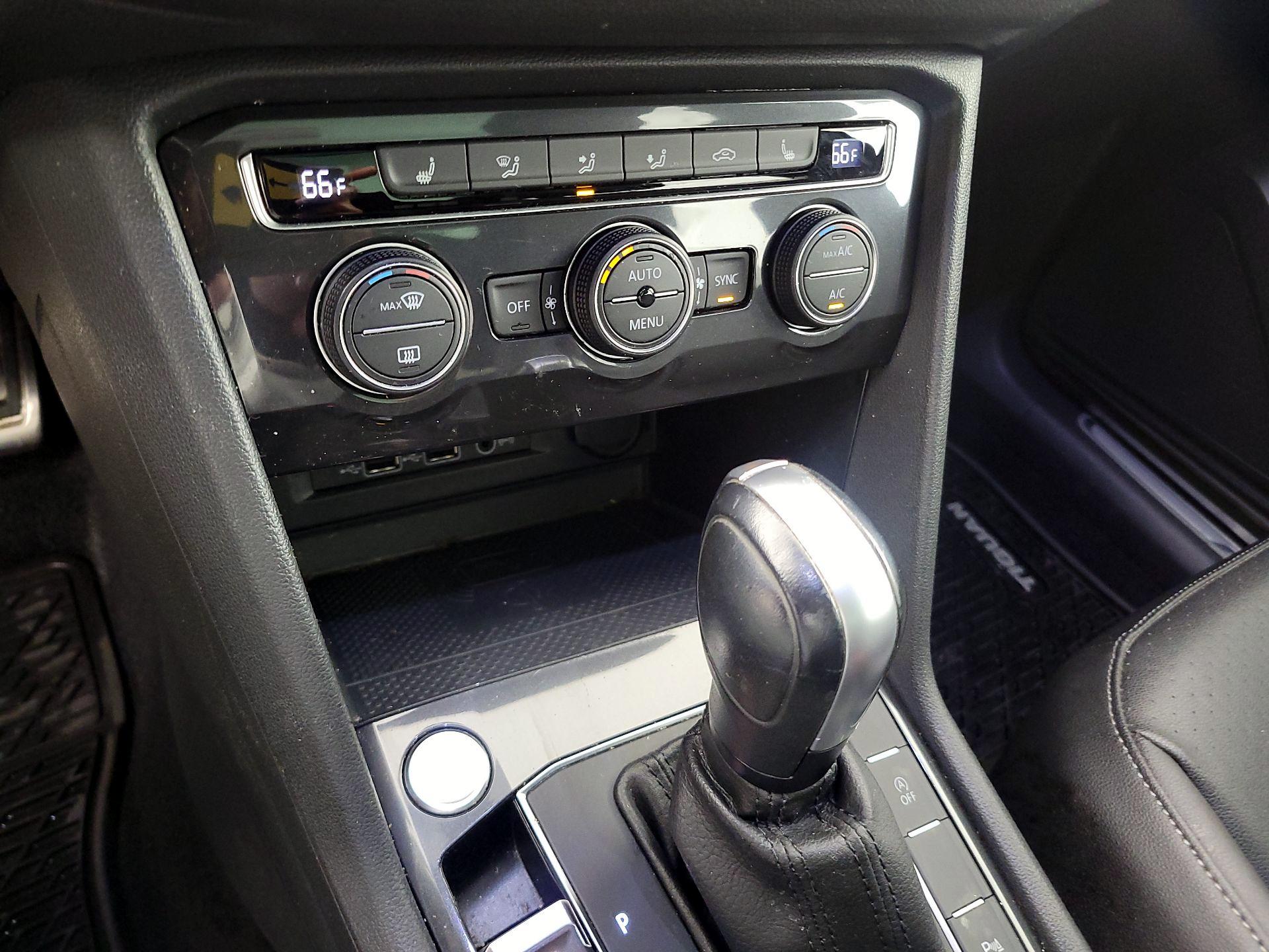 Thumbnail: 2020 Volkswagen Tiguan - 16