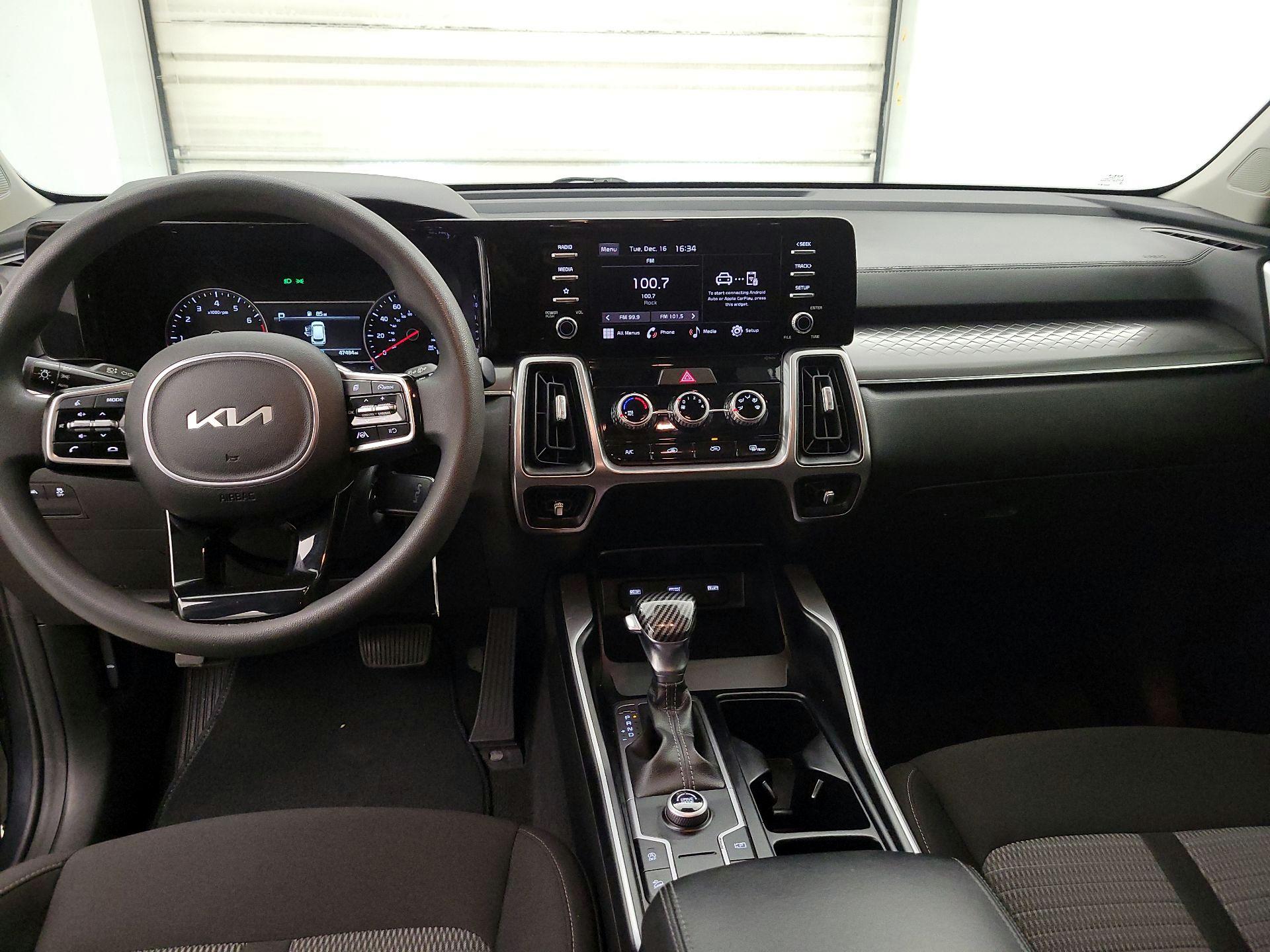 Thumbnail: 2023 Kia Sorento - 9