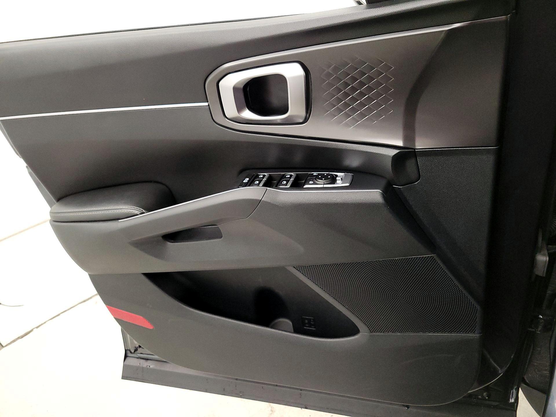 Thumbnail: 2023 Kia Sorento - 12