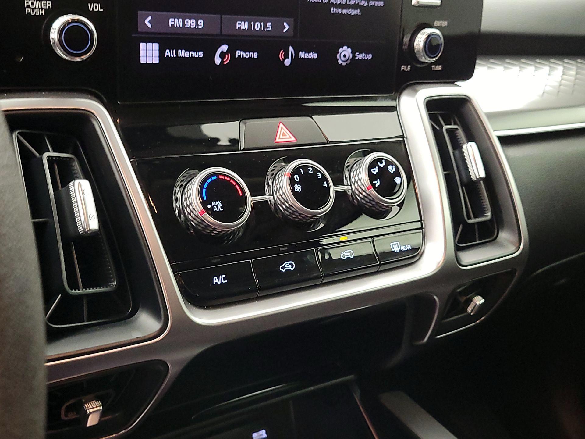 Thumbnail: 2023 Kia Sorento - 16