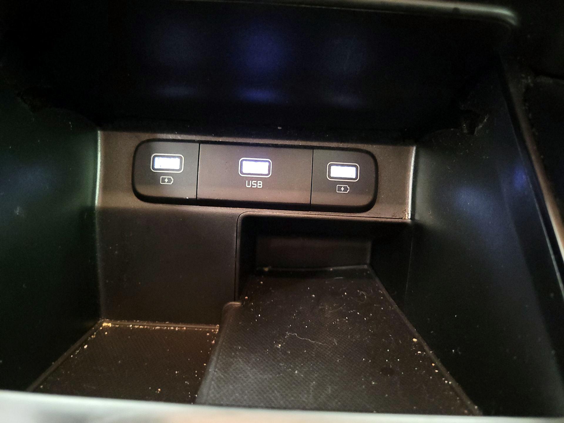 Thumbnail: 2023 Kia Sorento - 18