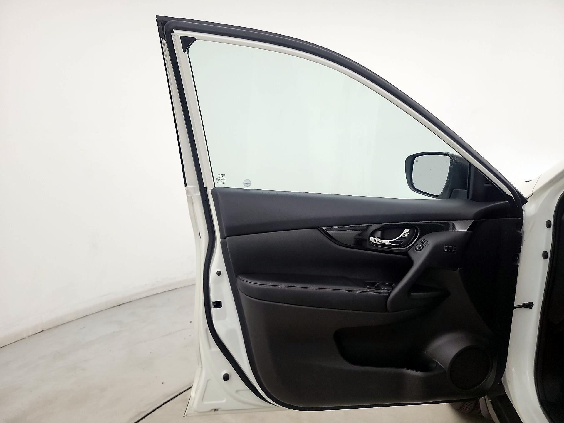 Thumbnail: 2019 Nissan Rogue - 12