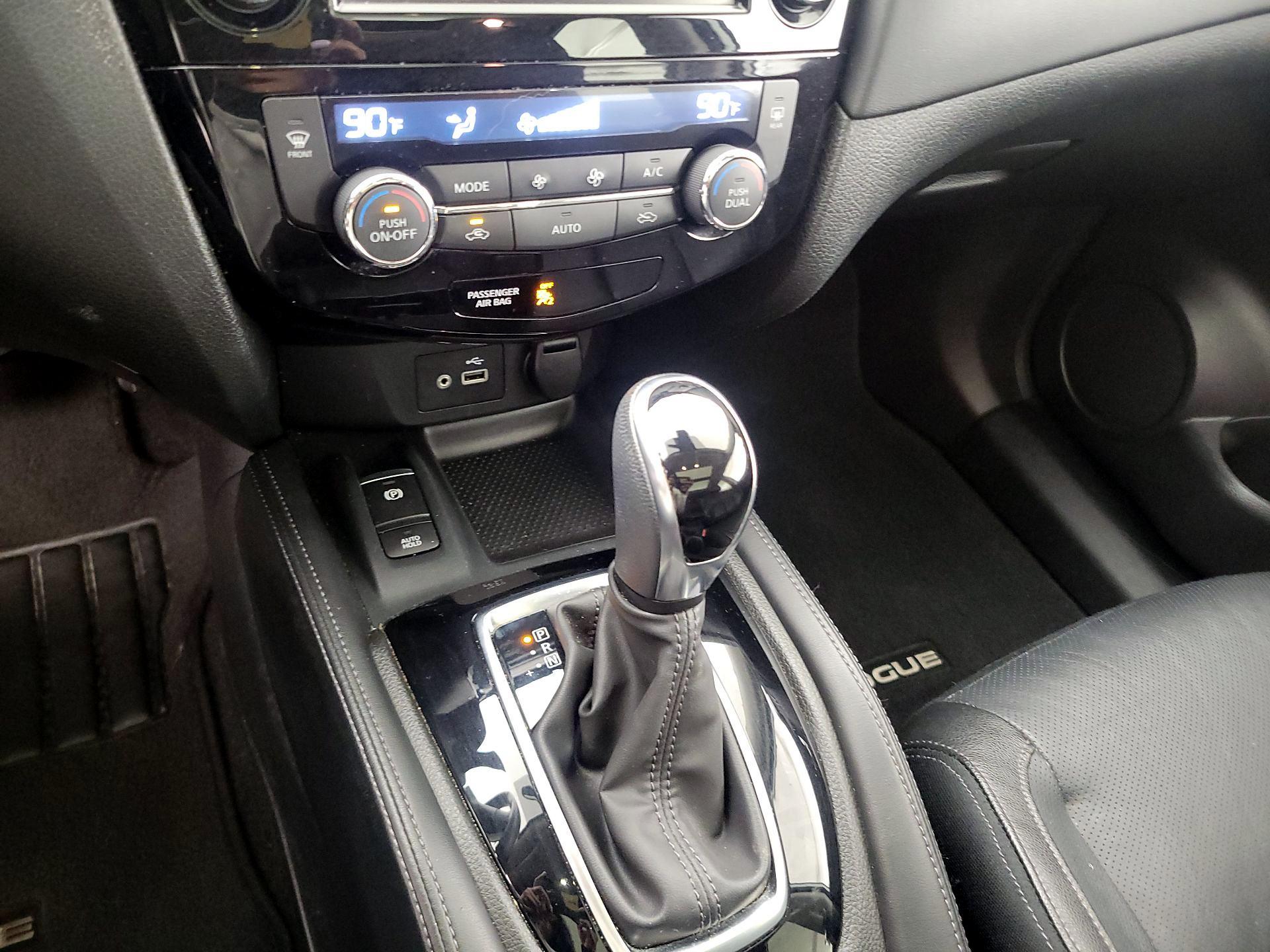 Thumbnail: 2019 Nissan Rogue - 17