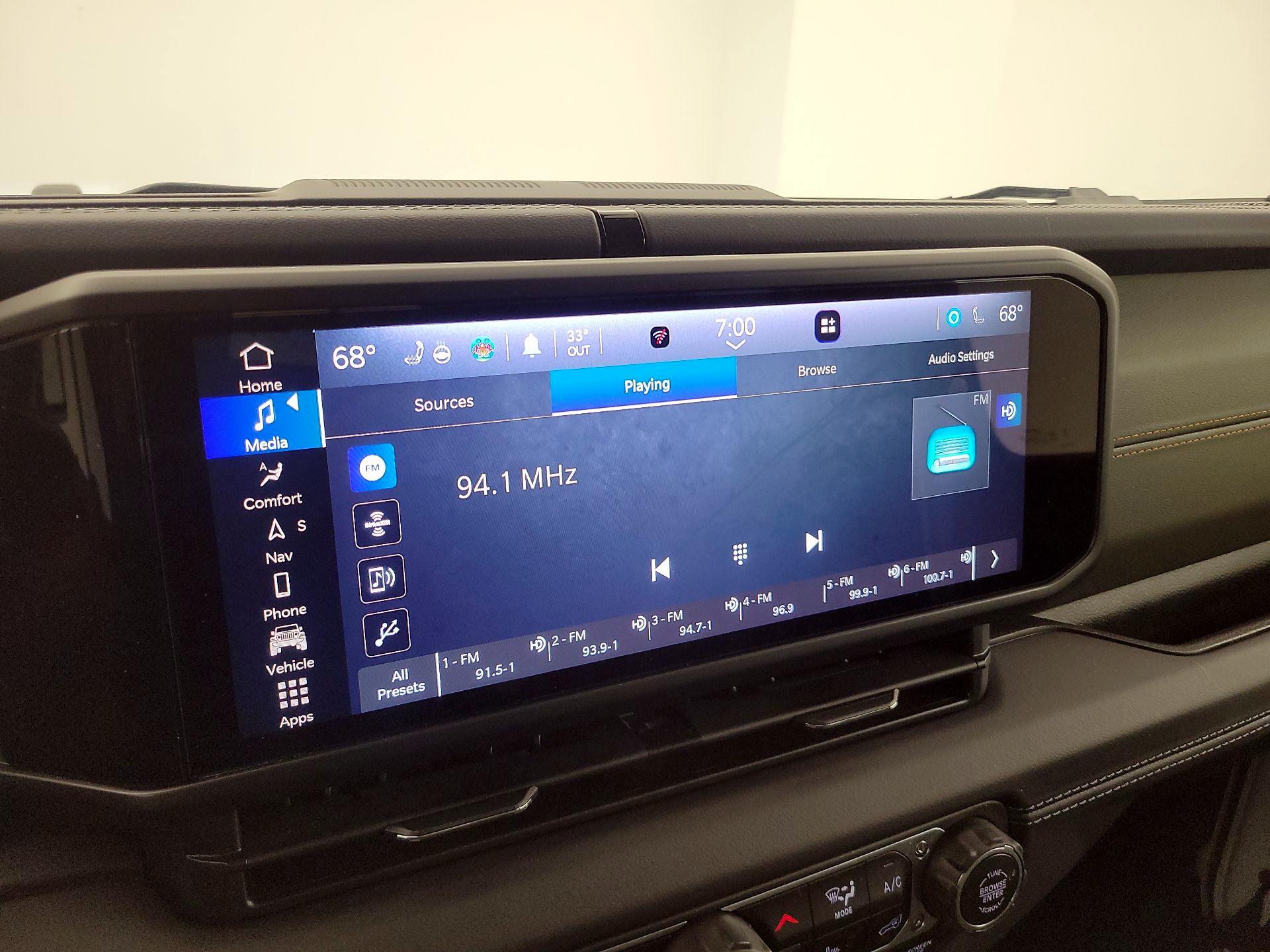 Thumbnail: 2025 Jeep Gladiator - 16