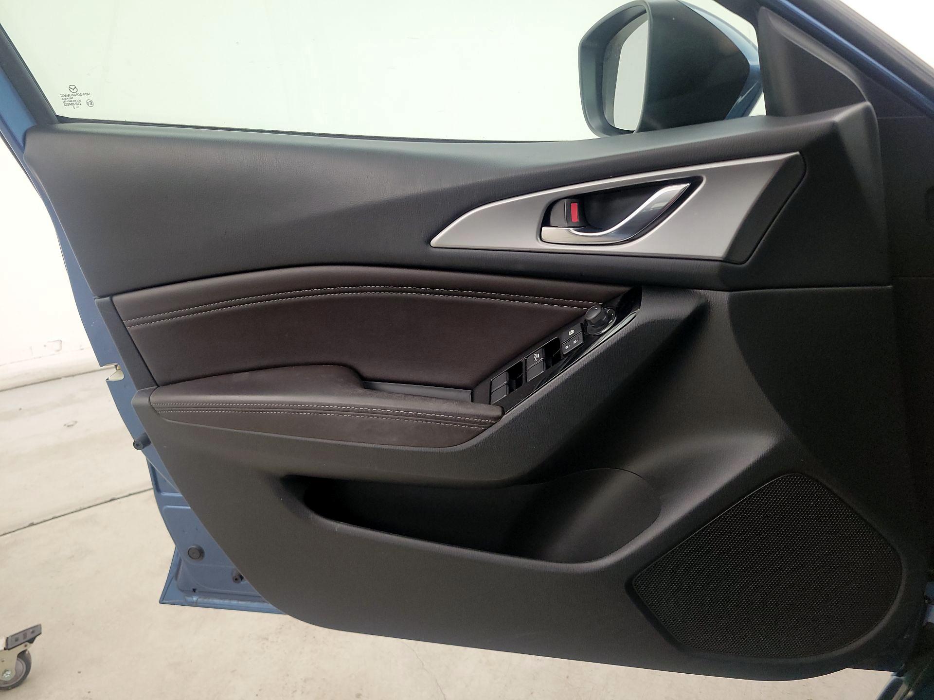 Thumbnail: 2018 Mazda Mazda3 - 12