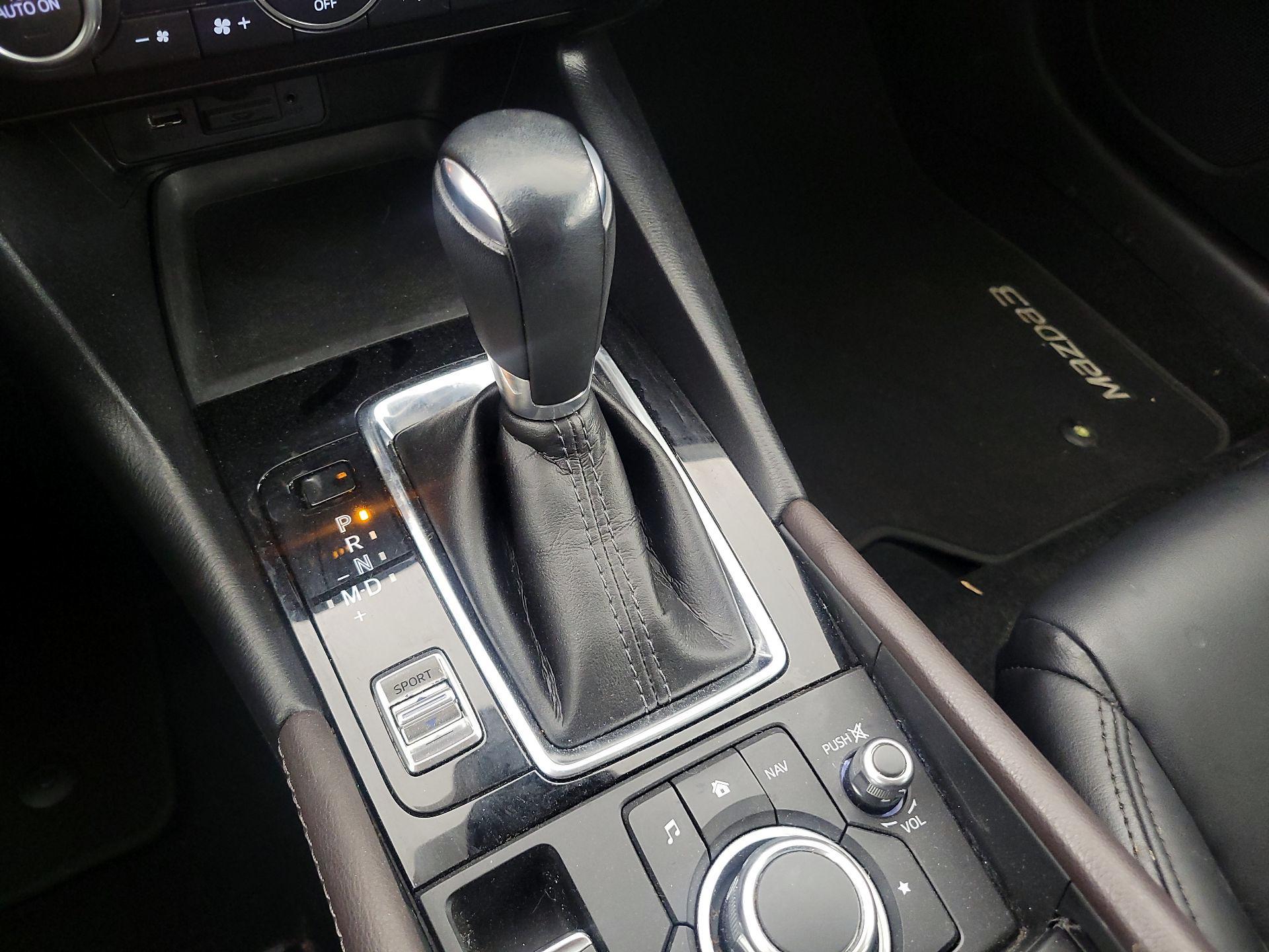 Thumbnail: 2018 Mazda Mazda3 - 17