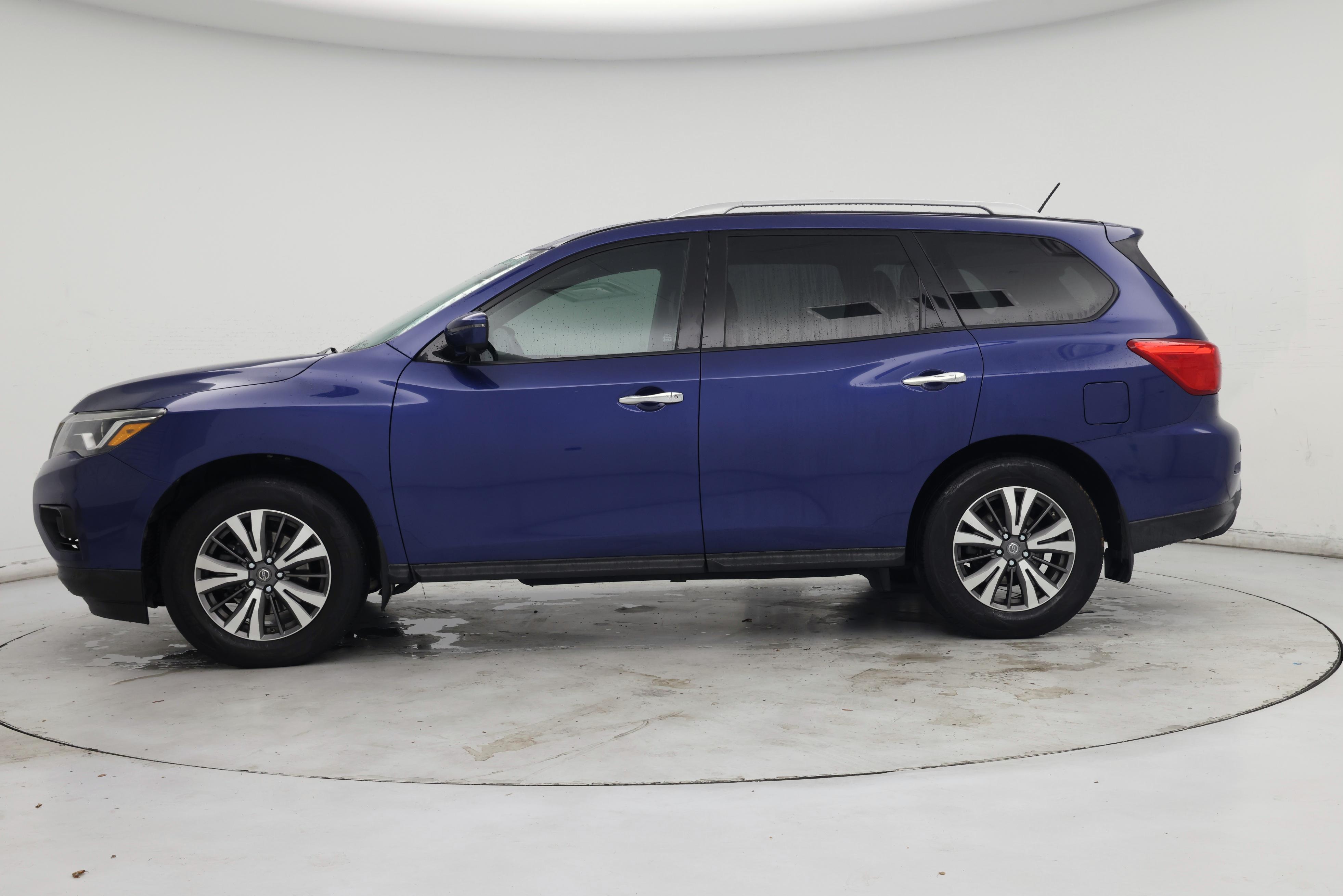 Thumbnail: 2017 Nissan Pathfinder - 3