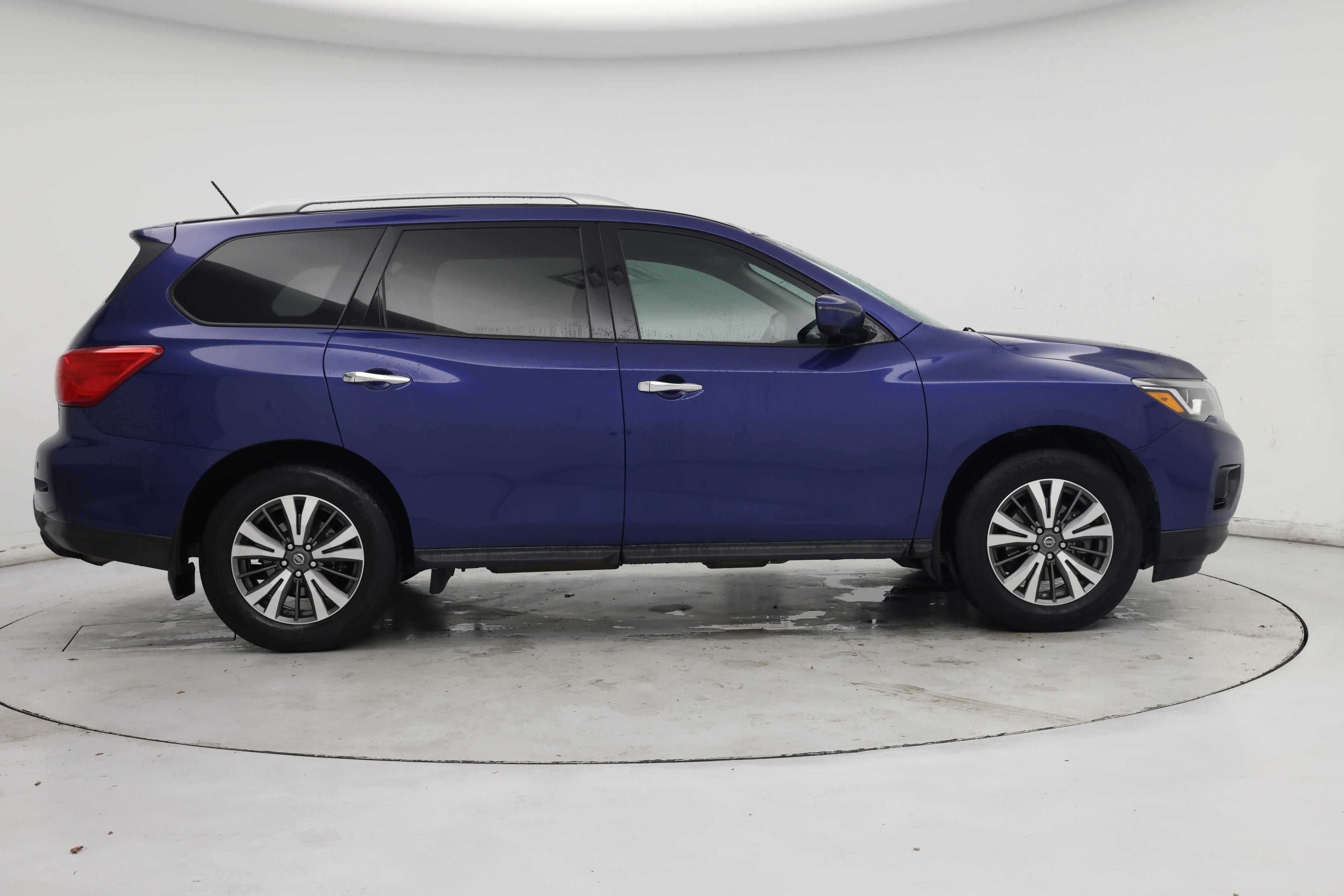 Thumbnail: 2017 Nissan Pathfinder - 7