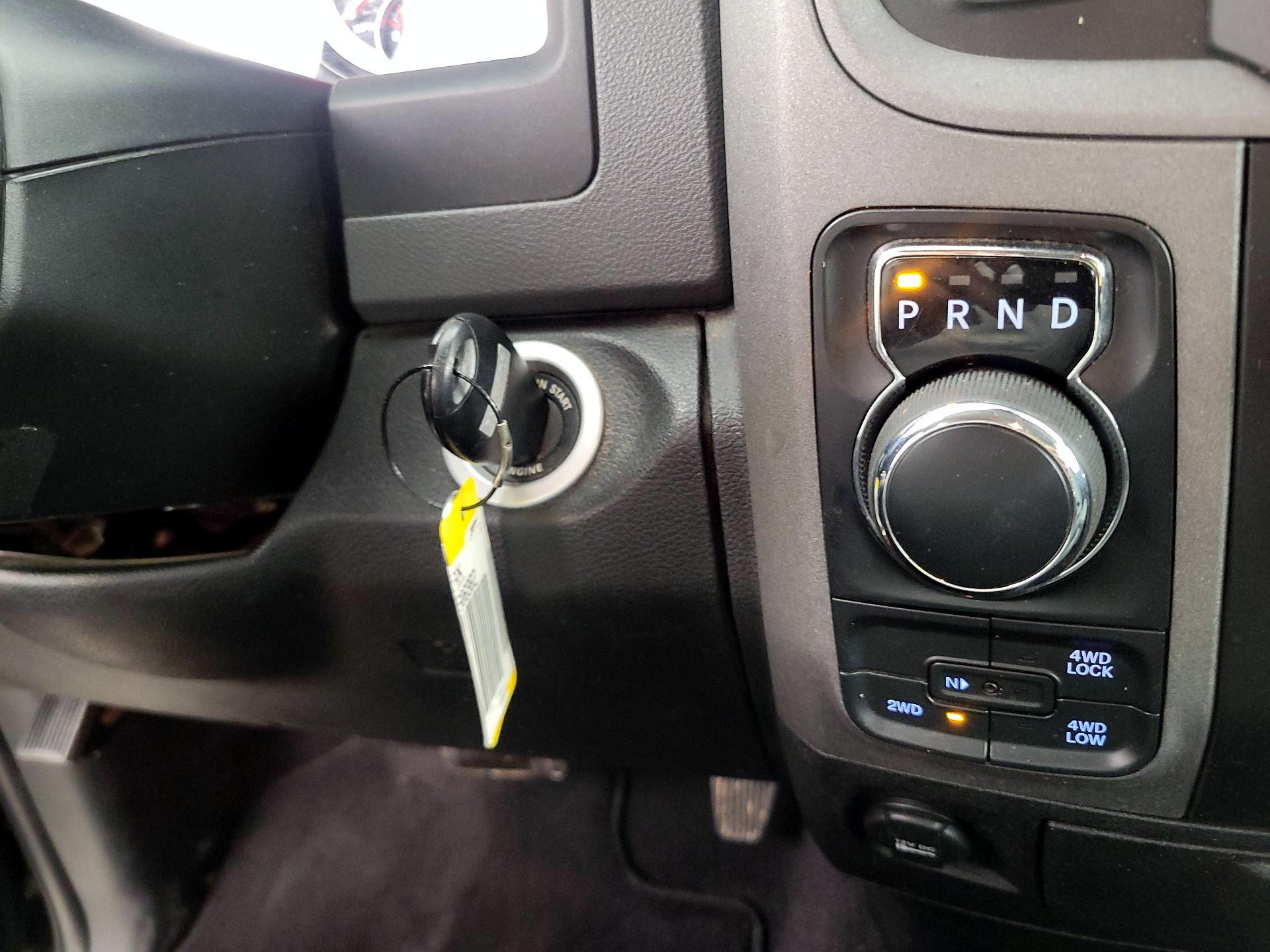 Thumbnail: 2019 RAM 1500 Classic - 17