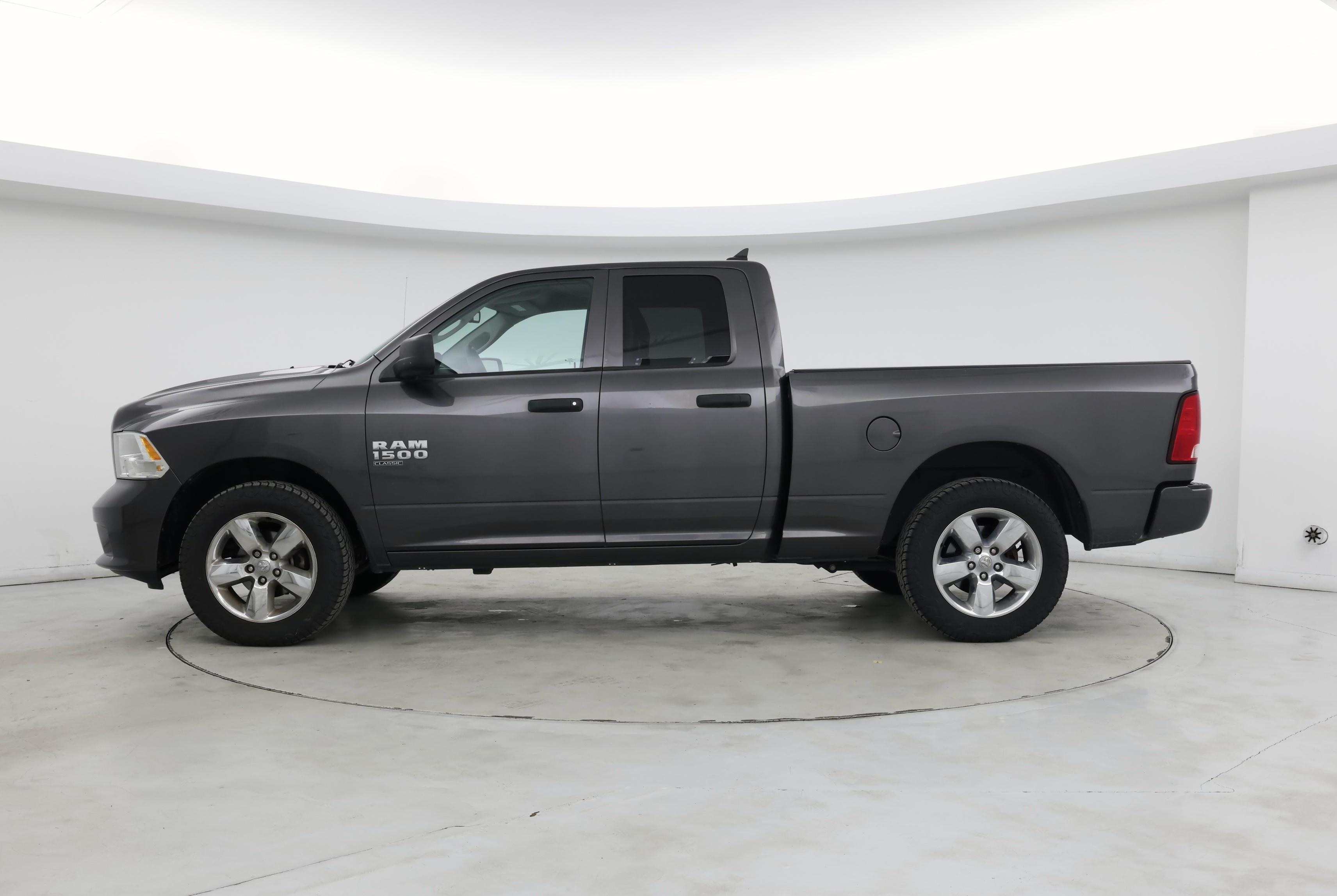 Thumbnail: 2019 RAM 1500 Classic - 3