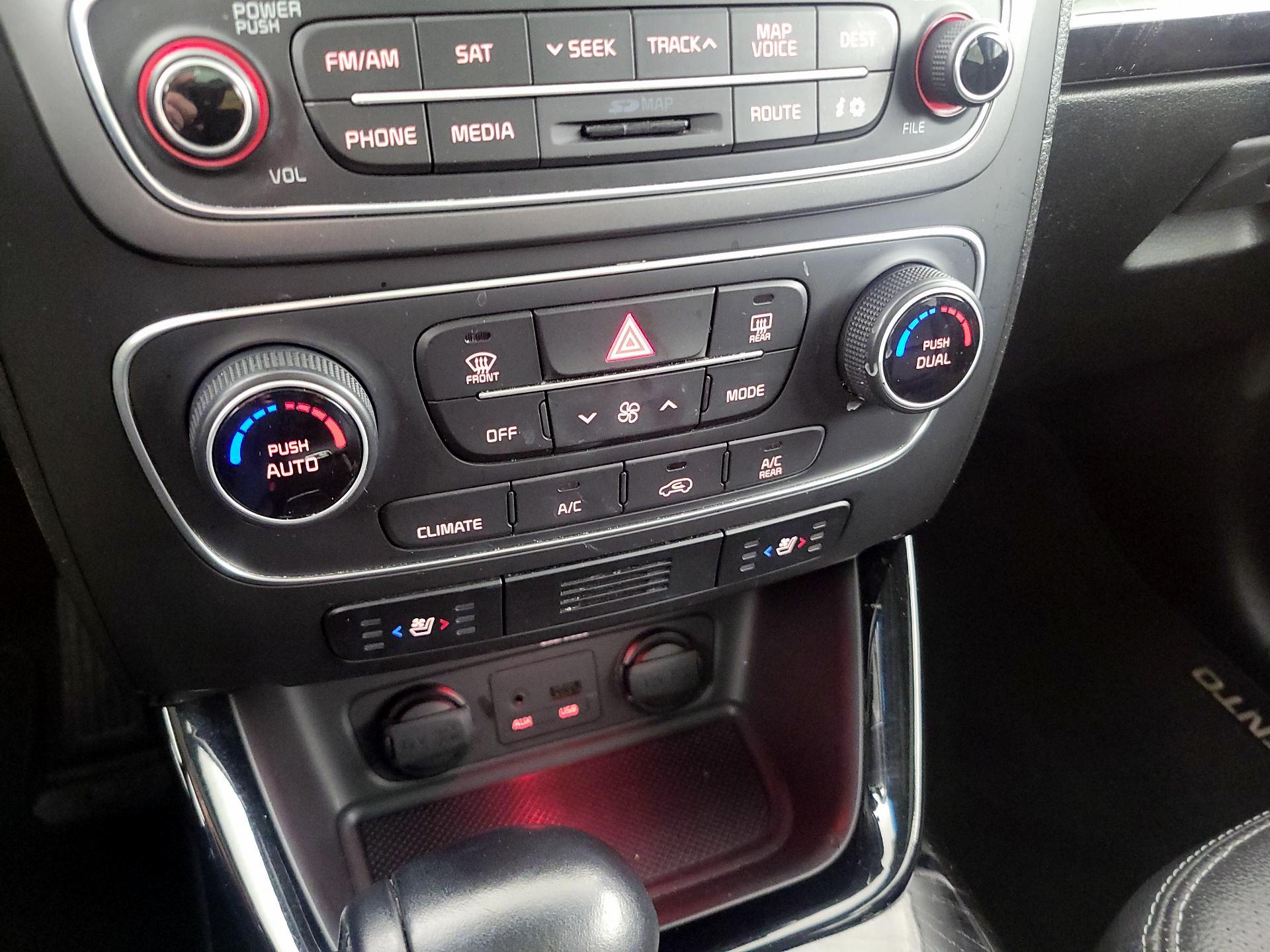 Thumbnail: 2014 Kia Sorento - 17