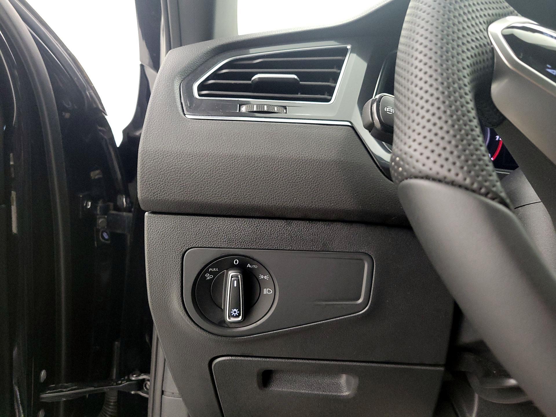 Thumbnail: 2022 Volkswagen Tiguan - 13