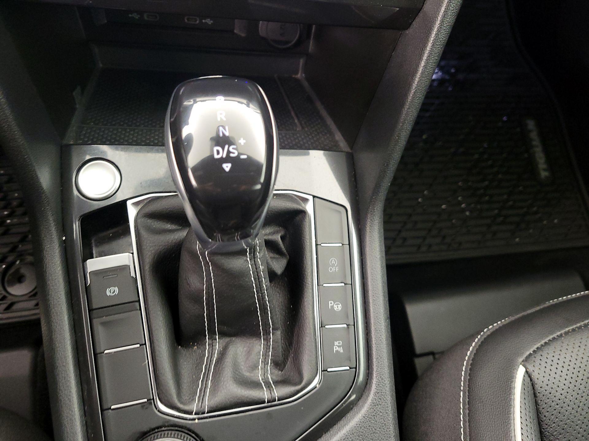 Thumbnail: 2022 Volkswagen Tiguan - 17