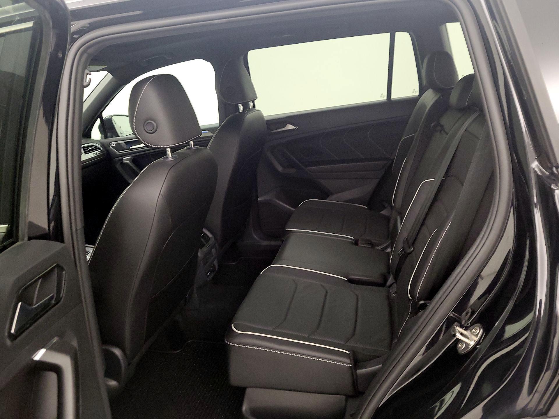 Thumbnail: 2022 Volkswagen Tiguan - 18