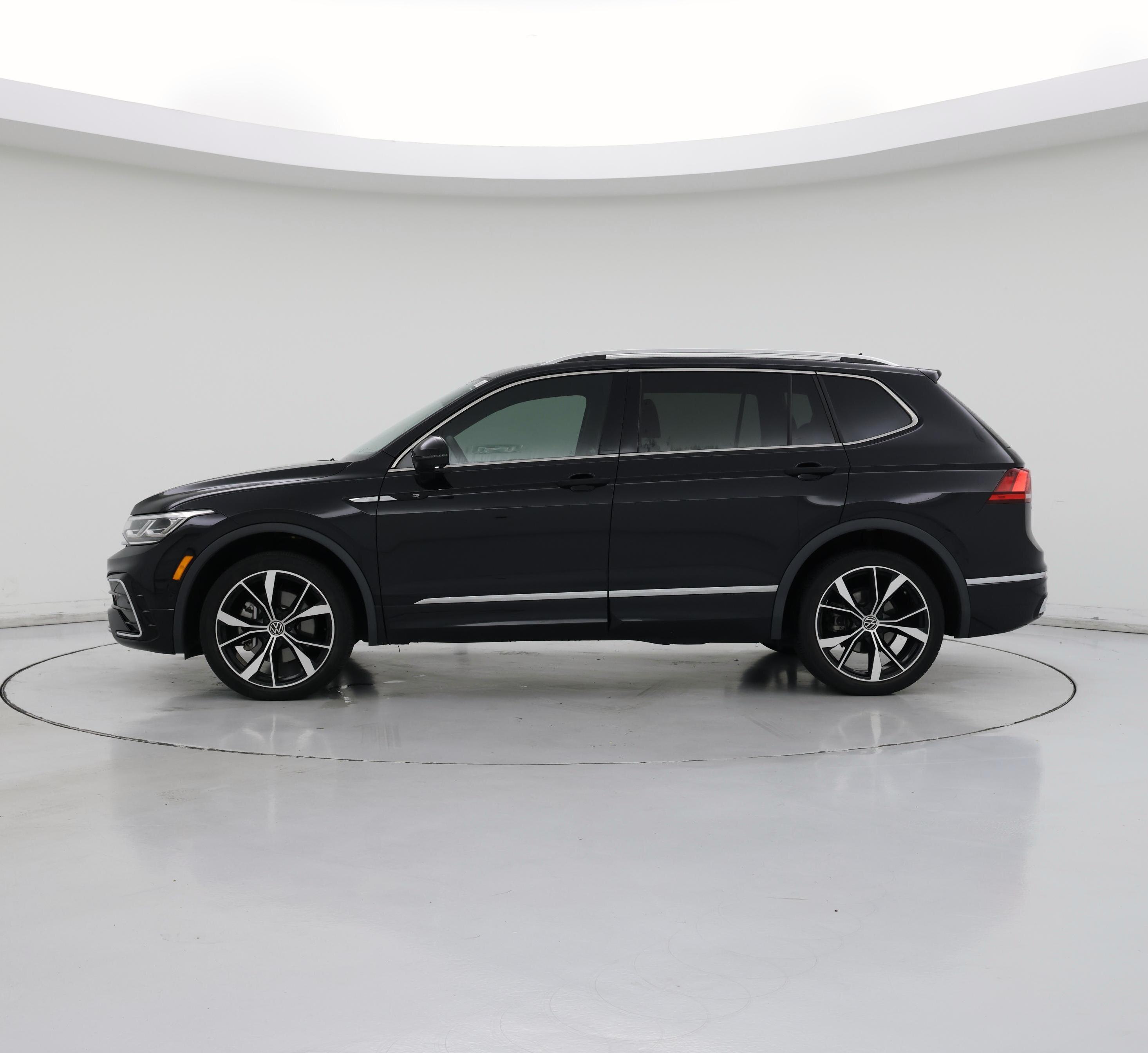 Thumbnail: 2022 Volkswagen Tiguan - 3