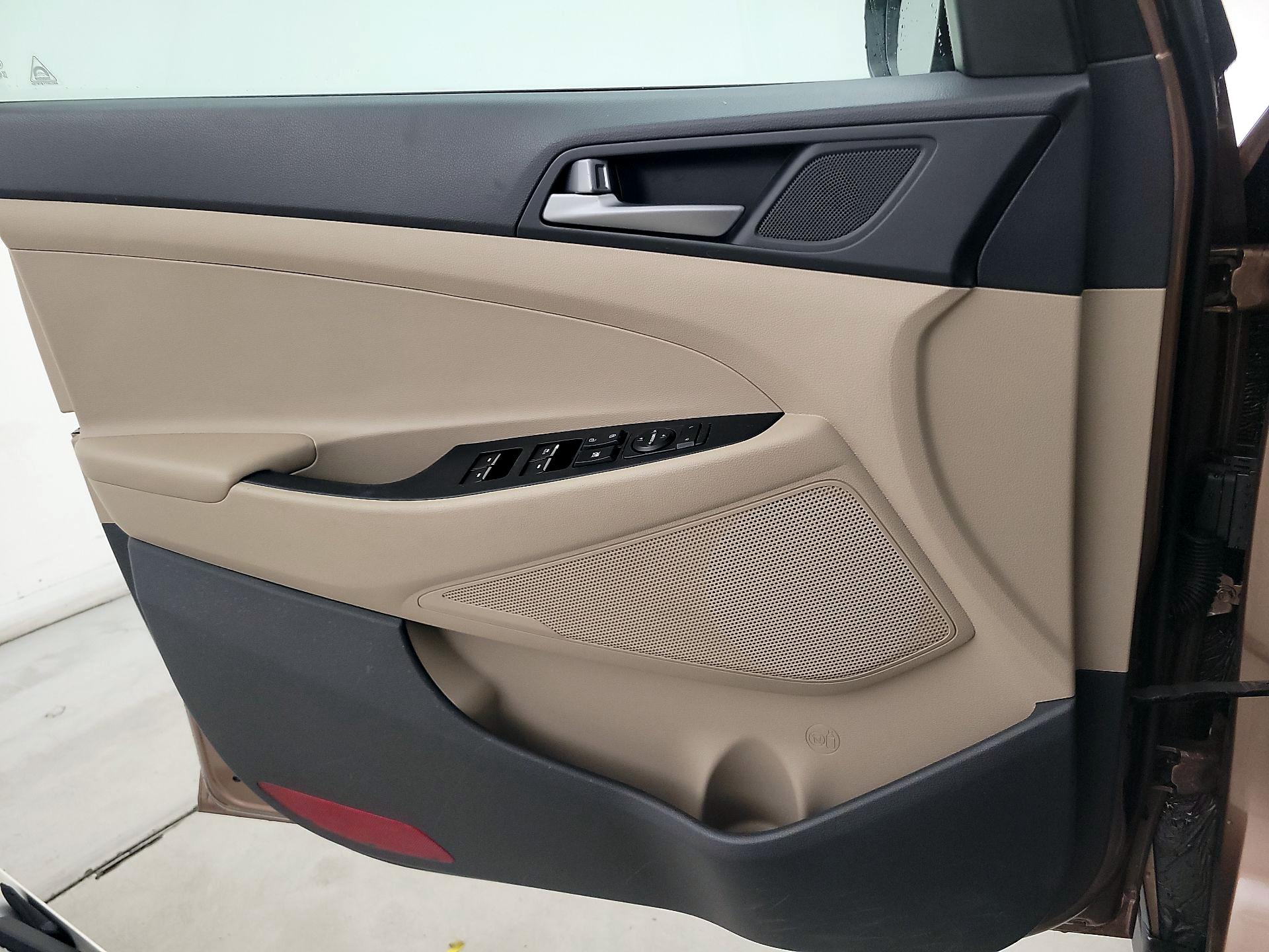 Thumbnail: 2016 Hyundai Tucson - 12