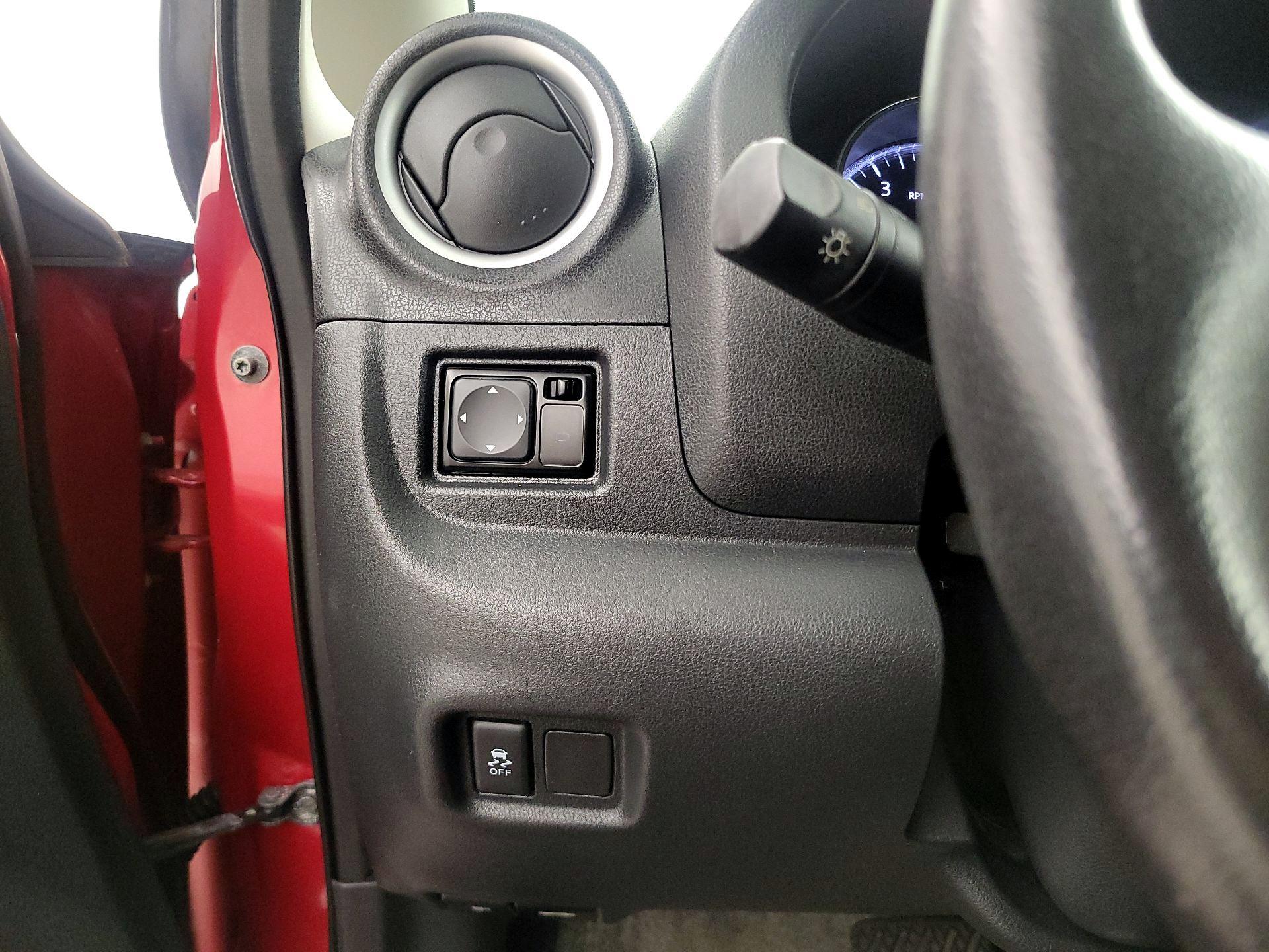 Thumbnail: 2014 Nissan Versa Note - 13