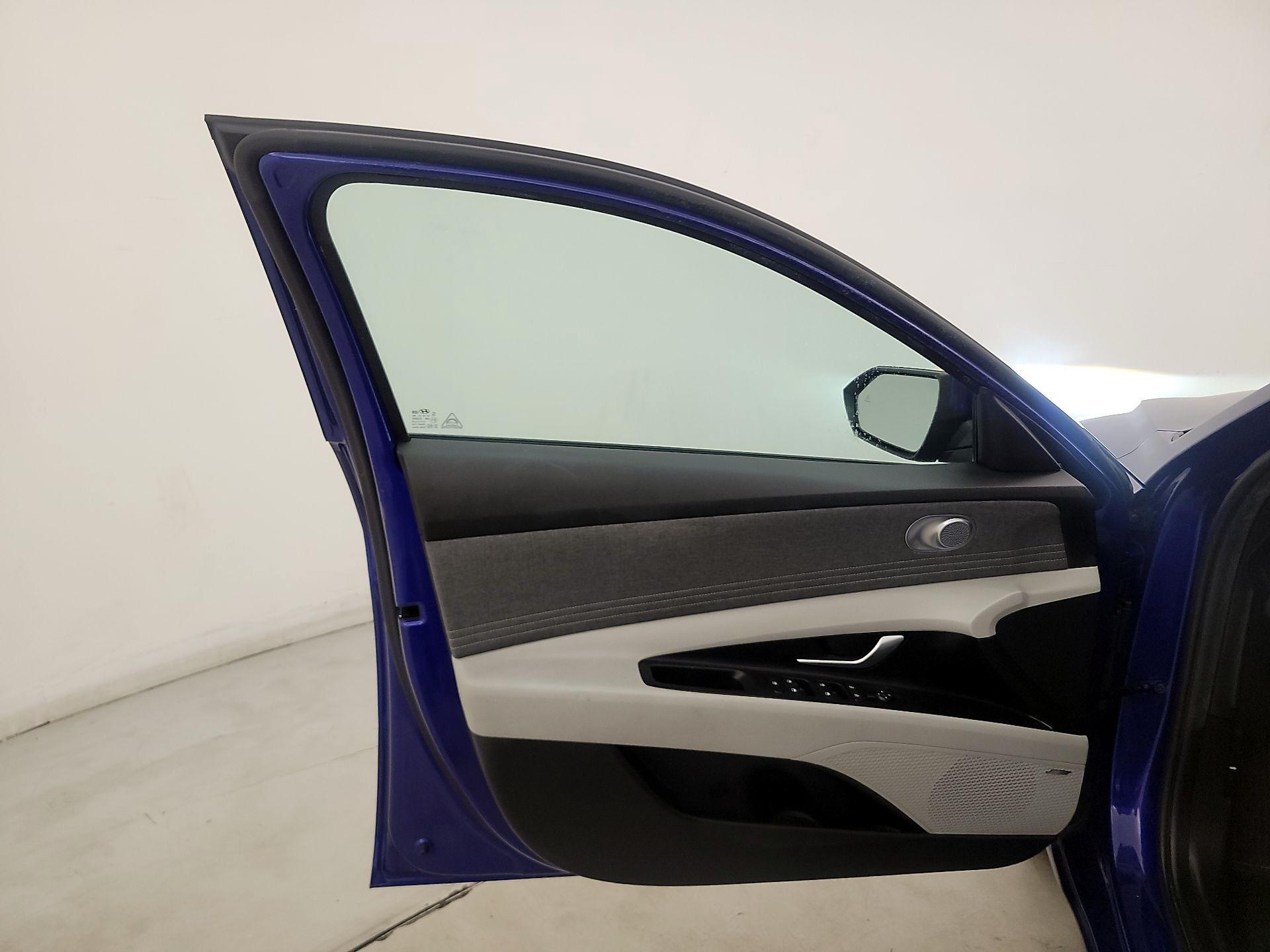 Thumbnail: 2021 Hyundai Elantra - 12