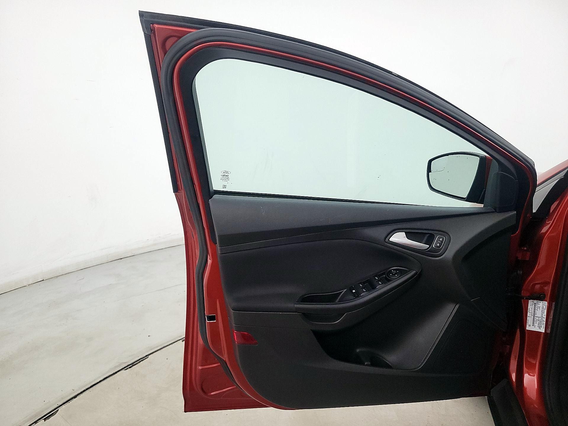 Thumbnail: 2018 Ford Focus - 12