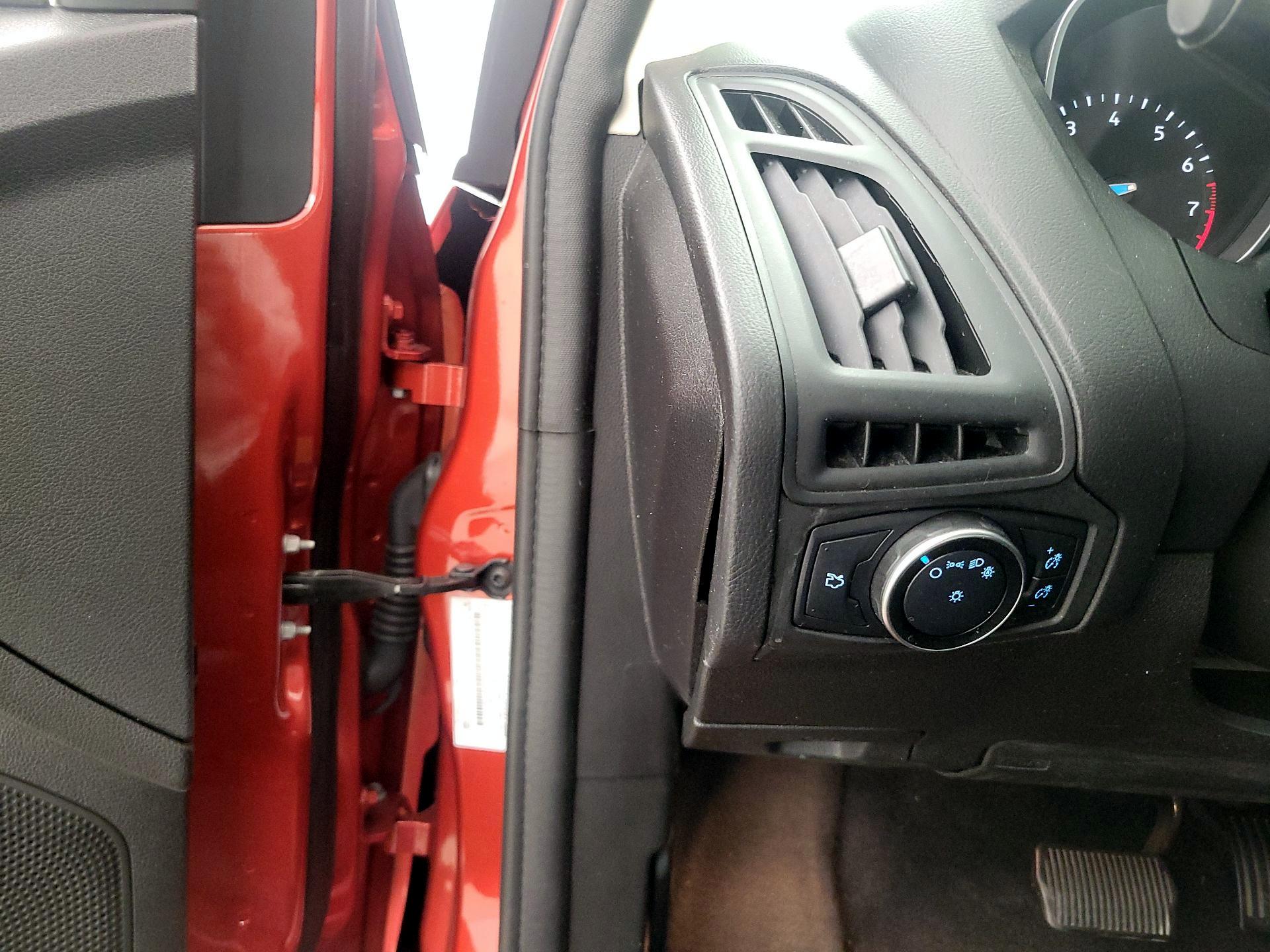 Thumbnail: 2018 Ford Focus - 13