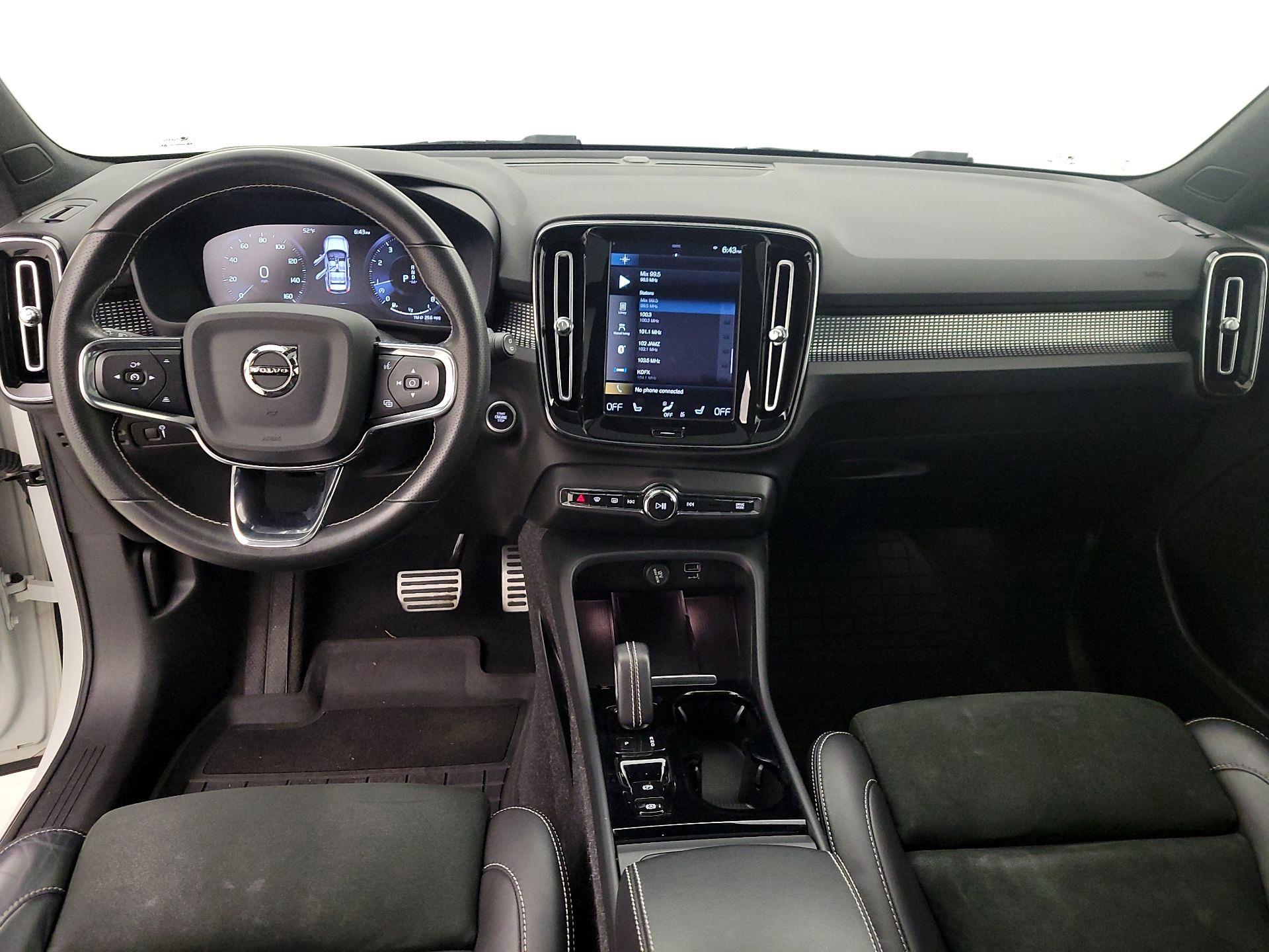 Thumbnail: 2021 Volvo XC40 - 9